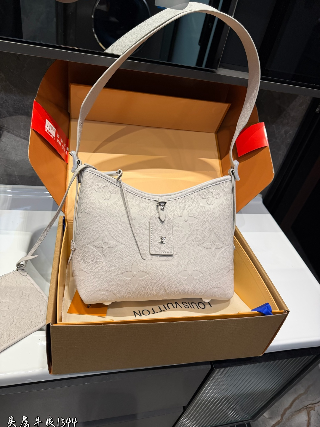 ❤️p305（礼盒包装）❤️ L家 大象灰/carryall配置有子母袋和宽肩带|新色沙丘色！高级⚠️细节细节&hellip;.完美✔️搜索🔍Lv carry 购物袋size: 29*22cm（小）