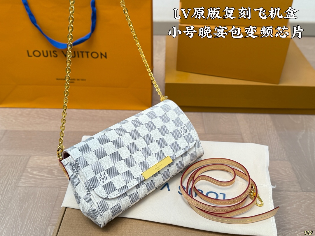 原版复刻&yen;140飞机盒 LV小号晚宴包 变频芯片 路易威登lv腋下包 搭配2条肩带可斜挎🛍 全新搭配 高端品质 原版面料 超级大牌的一款 上身特别洋气 喜欢的美妞抓紧自留啦 尺寸：小号21 11