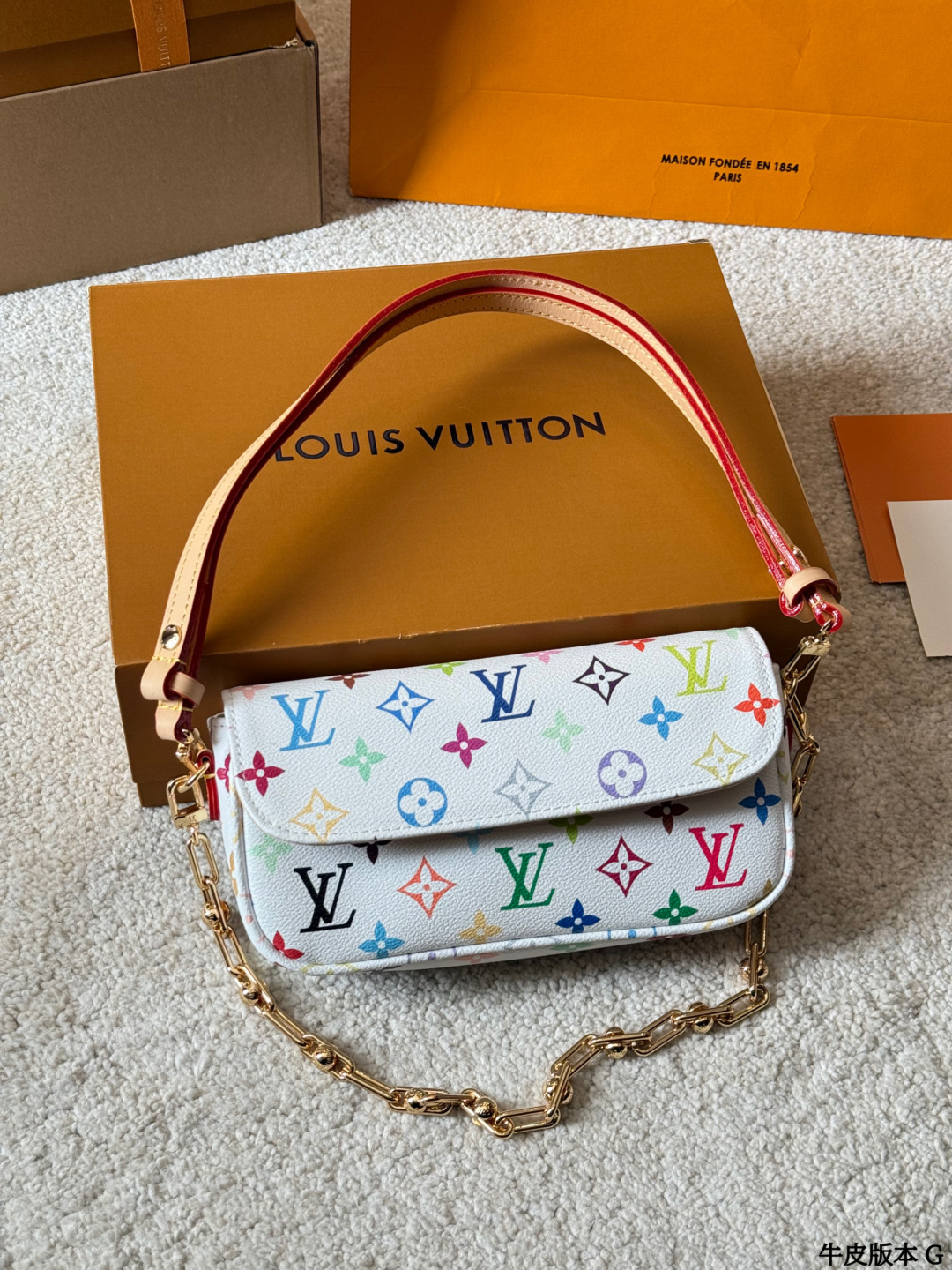 牛皮版本 p200 2025新款 LV/路易威登 WALLET ON CHAIN IVY腋下包 ～～LV ivy链条包 也是这两年的大爆款 两根肩带 包里面有做分层就很实用 尺寸22 13cm