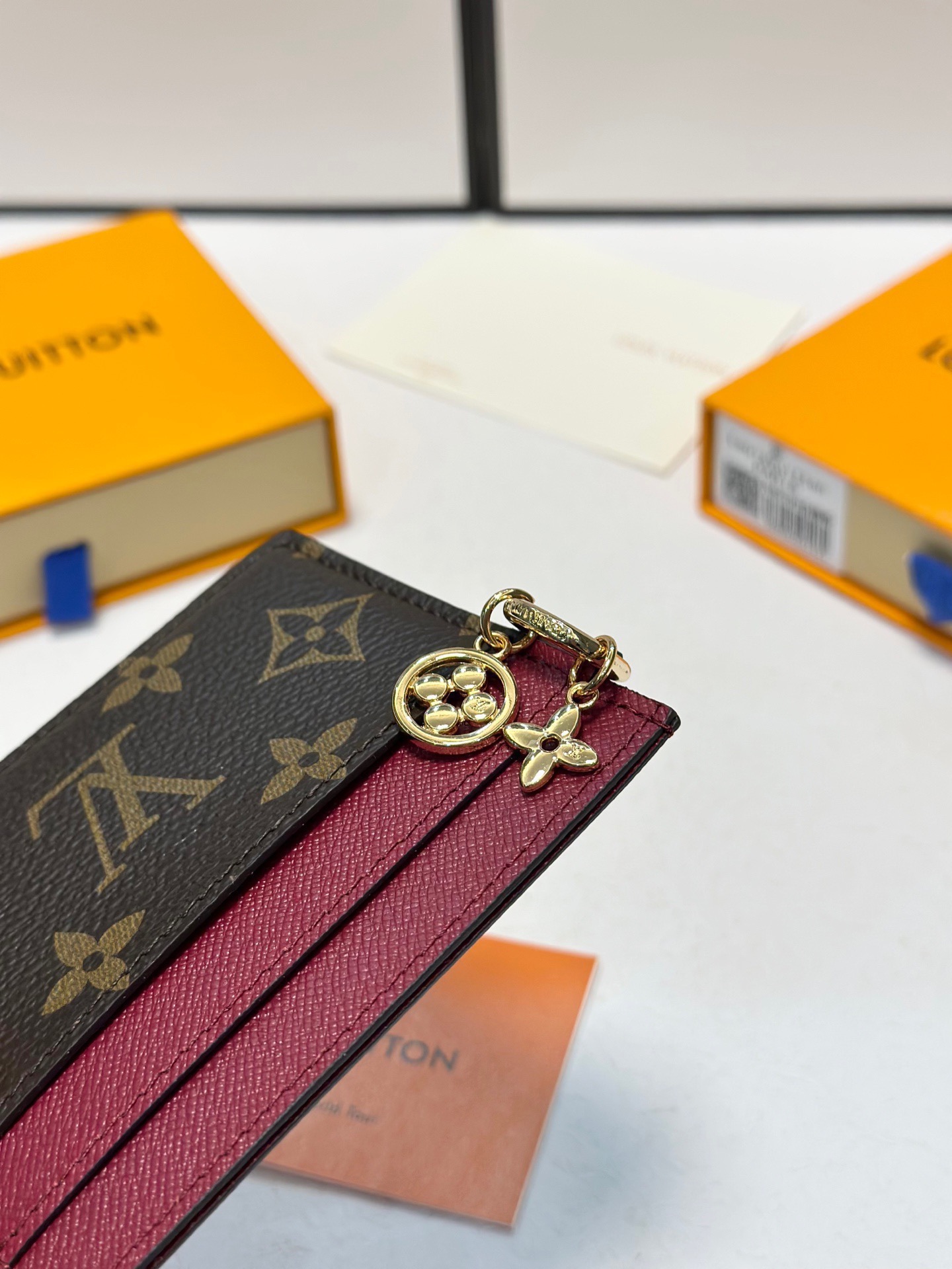 P70🎀🎀颜色 老花 老花粉 老花黑 白格🎀尺寸 10x5🎀纯皮卡包 超级自留。两用卡包钱包👛卡位钞票位 特别实用