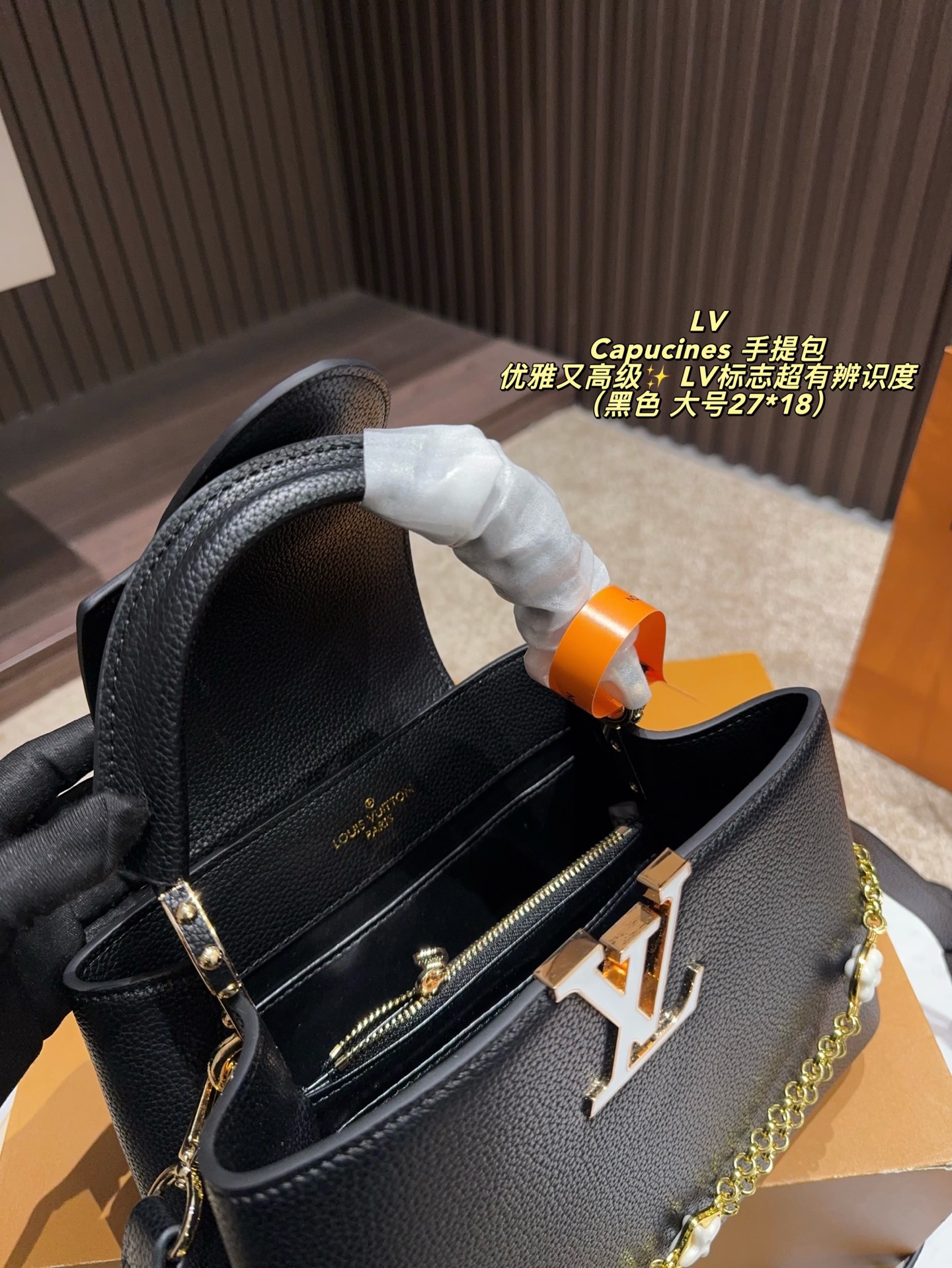 P185配折叠盒⚠️尺寸27*18 P175配折叠盒⚠️尺寸20*14 LV Capucines 手提包 优雅又高级✨ LV标志超有辨识度，手提or斜挎都OK，配可拆卸肩带，日常通勤、晚宴都能轻松驾驭。尺寸适中，收纳力满分，实用又时髦！沉稳大气，细节精致，秋冬搭配深色系服饰超加分，是LV经典系列代表款之一