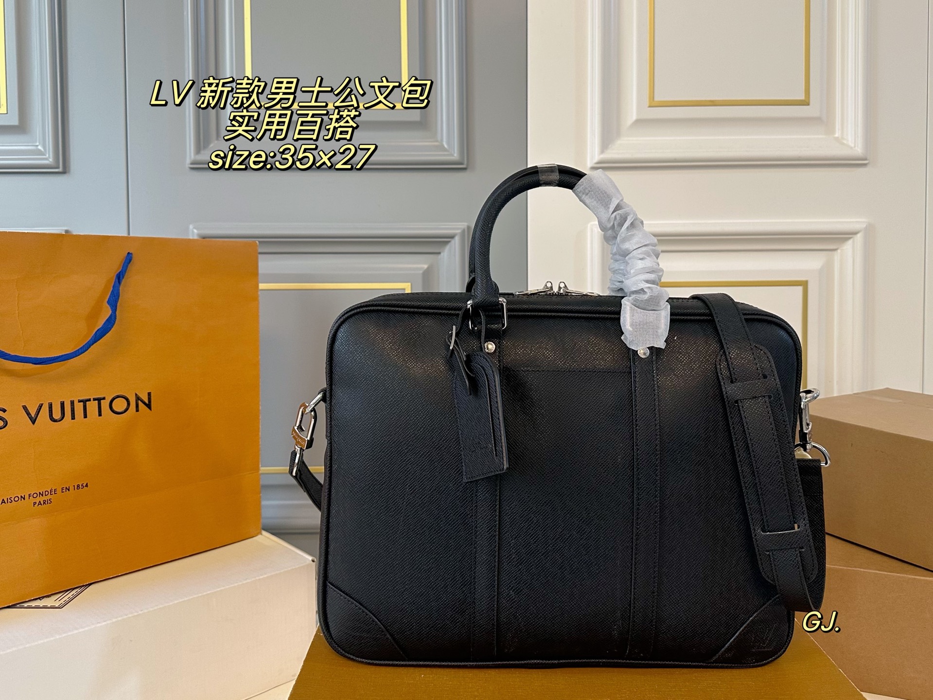 P170（无盒） size：35&times;27 LV 路易威登新款男包公文包❤️ 空间超可，🉑️容纳13寸笔记本 🉑️拆卸并可调节的肩带舒适肩背 实用又精致，各种场合都适合❗️
