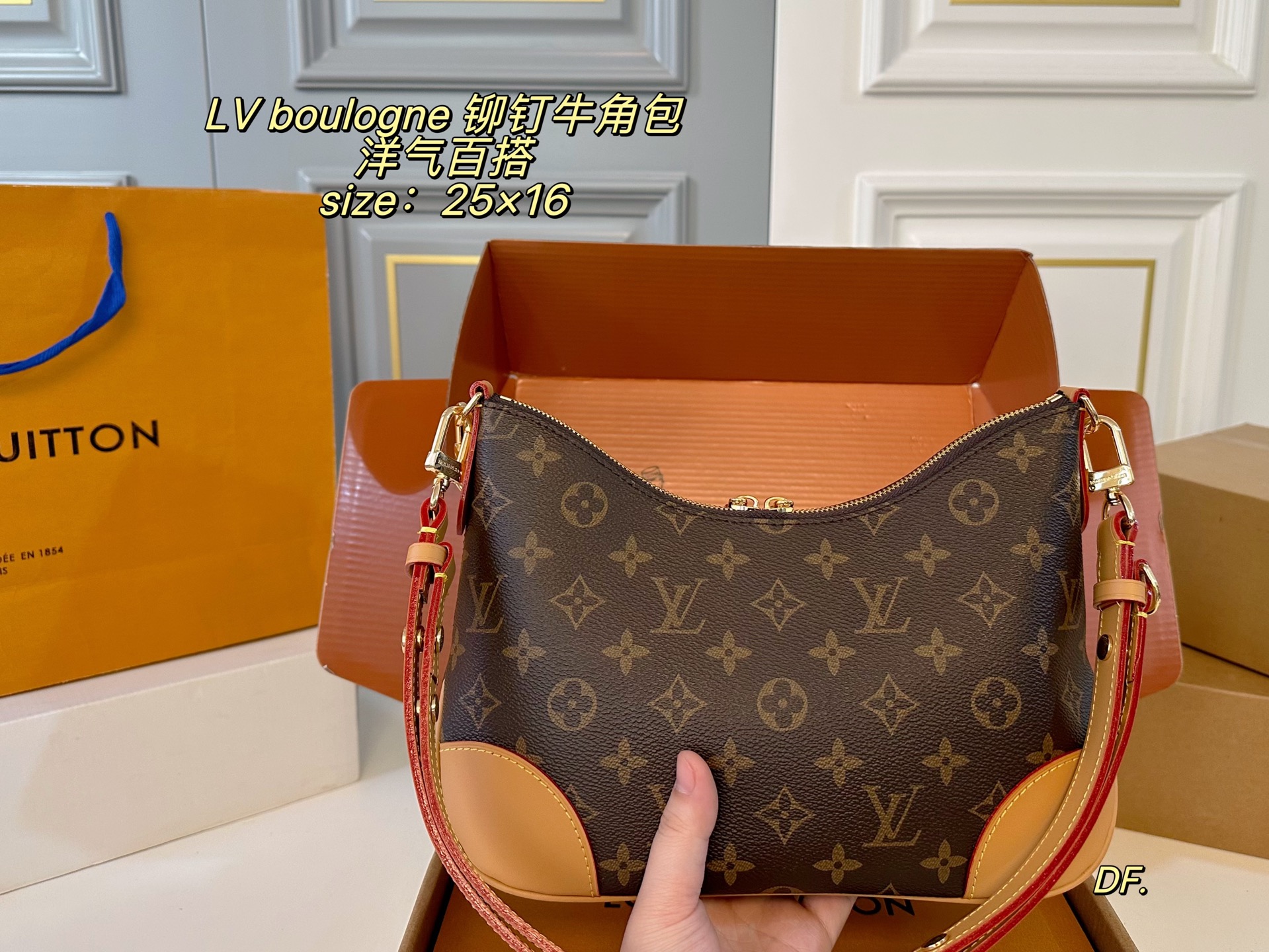 P190（折叠盒飞机盒） size:25&times;16 LV路易威登boulogne铆钉中古牛角包💕 经典老花配色，款式百搭！ 包身轻，不显臃肿 两款肩带，背法多样～ 超级好搭配，实用性美貌兼具✅