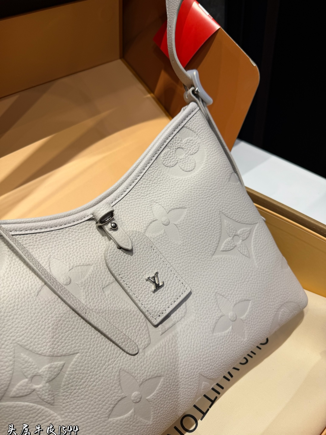 ❤️p305（礼盒包装）❤️ L家 大象灰/carryall配置有子母袋和宽肩带|新色沙丘色！高级⚠️细节细节&hellip;.完美✔️搜索🔍Lv carry 购物袋size: 29*22cm（小）