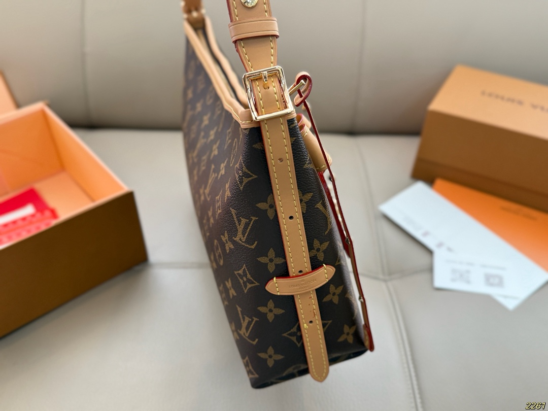 &yen;175折叠盒 lv横版carryall好像也挺可爱 Carryall算得上是L家的当家花旦之一了， &ldquo;简洁实用