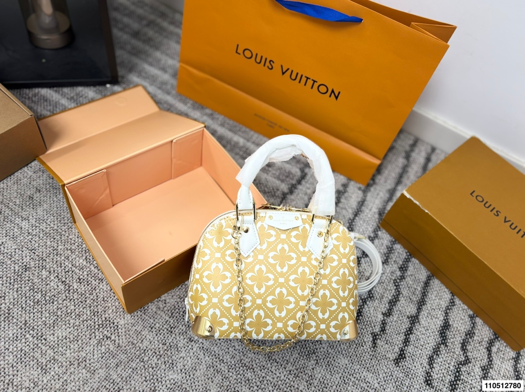 p190 配折叠盒 Lv Alma贝壳包 内敛！深沉！有味道！ 这款百搭的经典手袋 依然很受现代的青睐！ 尺寸：22 17