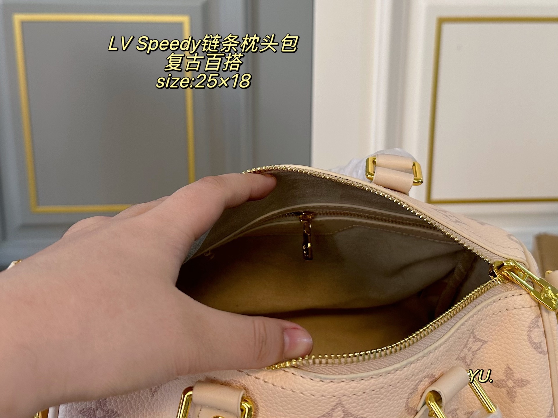 P160（无盒） size：25&times;18 LV 路易威登speedy bandoulelere枕头包💕 经典重现，轻便又时尚～ 手提➕链条⛓️设计，又酷又帅 浓浓复古风，时尚百搭，超级实用❗️