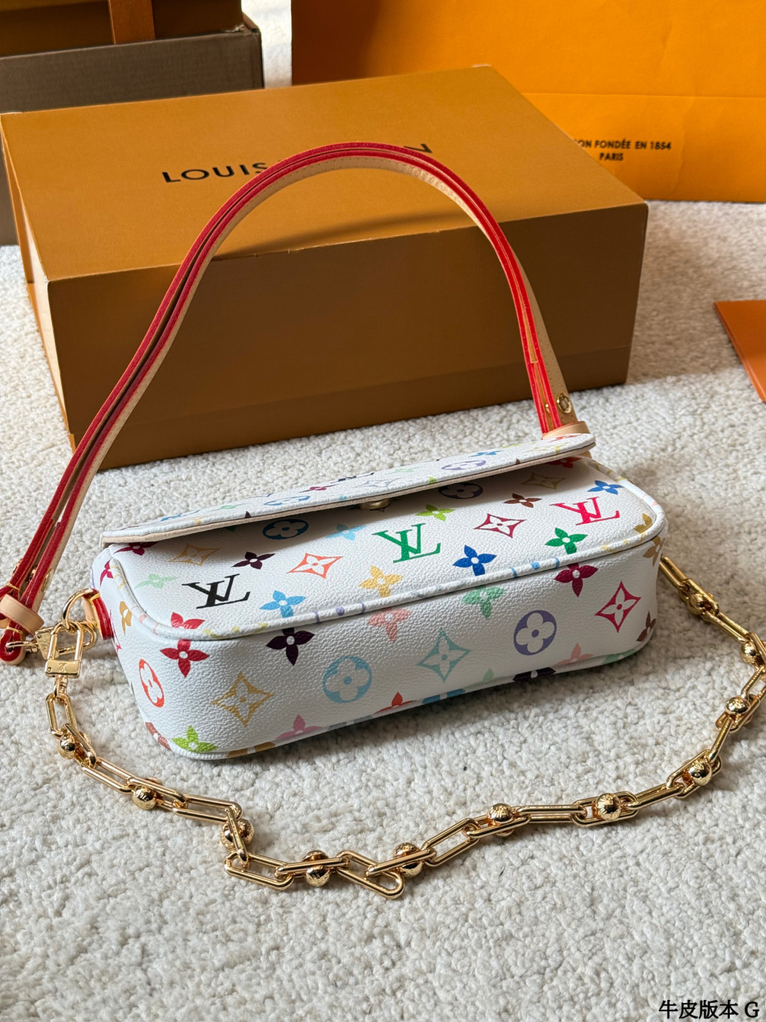 牛皮版本 p200 2025新款 LV/路易威登 WALLET ON CHAIN IVY腋下包 ～～LV ivy链条包 也是这两年的大爆款 两根肩带 包里面有做分层就很实用 尺寸22 13cm