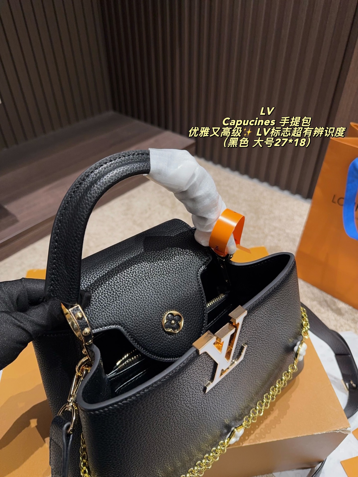 P185配折叠盒⚠️尺寸27*18 P175配折叠盒⚠️尺寸20*14 LV Capucines 手提包 优雅又高级✨ LV标志超有辨识度，手提or斜挎都OK，配可拆卸肩带，日常通勤、晚宴都能轻松驾驭。尺寸适中，收纳力满分，实用又时髦！沉稳大气，细节精致，秋冬搭配深色系服饰超加分，是LV经典系列代表款之一