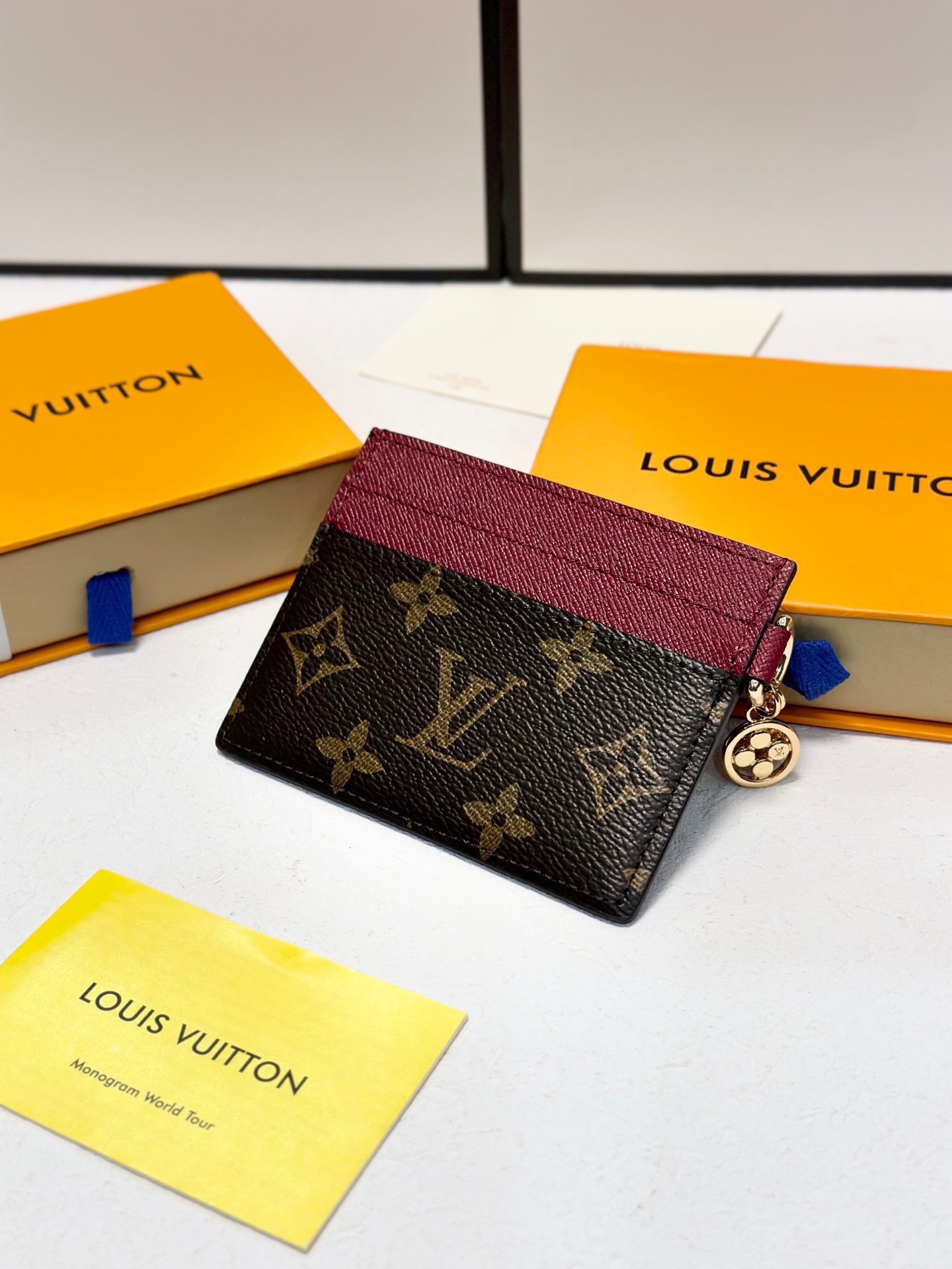 P70🎀🎀颜色 老花 老花粉 老花黑 白格🎀尺寸 10x5🎀纯皮卡包 超级自留。两用卡包钱包👛卡位钞票位 特别实用