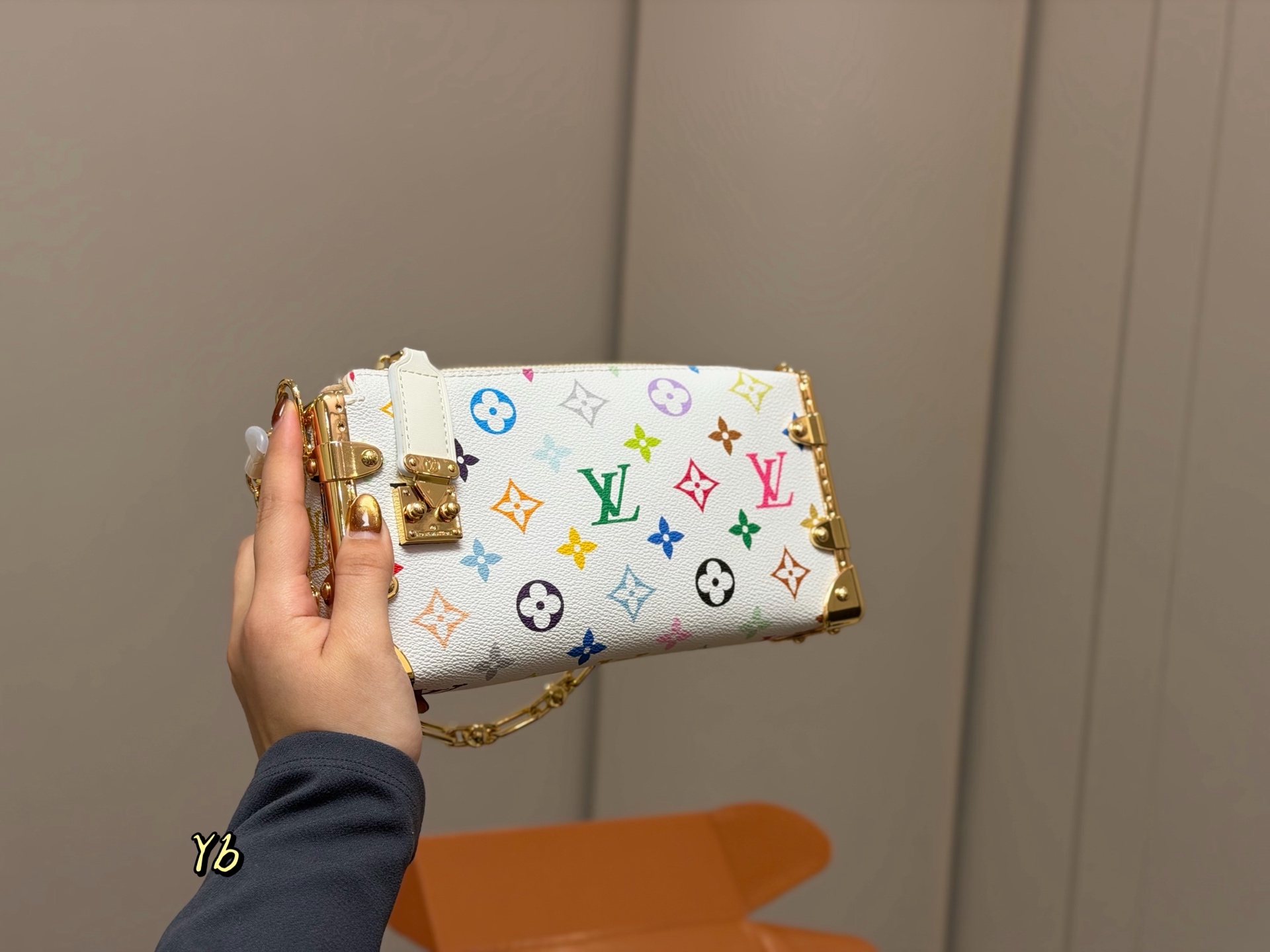 &yen;225 （折叠盒➕飞机盒） size：23*11cm 超时空爆款 Lv王炸新款包 横版谷爱凌 一定要入的它！ 超级洋气 upupup 搜索🔍Lv 软箱子（盒子）