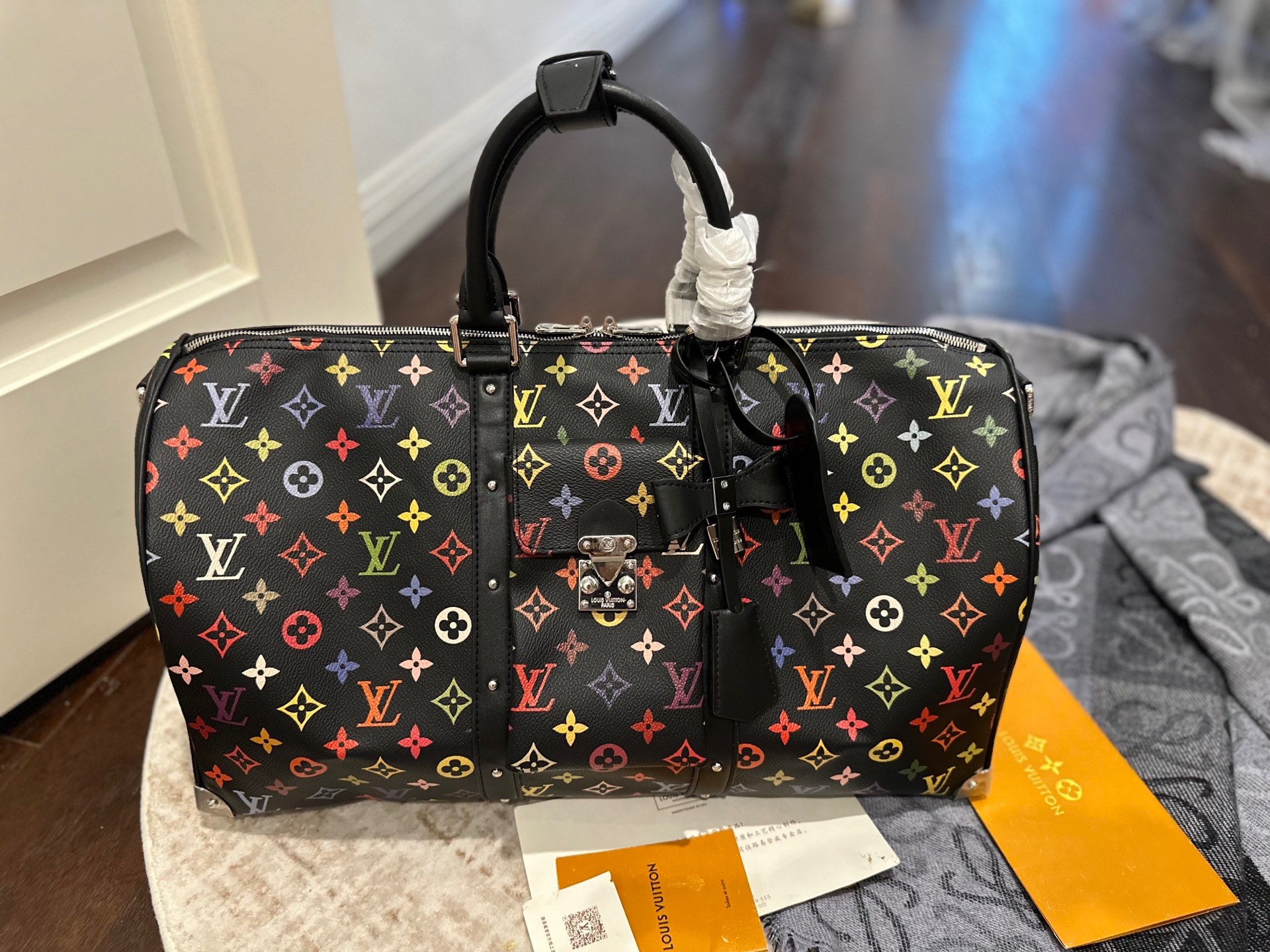 p220 尺寸 45cm 超酷中LV Keepall老花旅行袋 LVKeepall 出差旅行最常用的一只包 这是超酷的一只包 可以做健身包，也可做旅行袋 容量超级感人非常的实用! 出差三四天背这只包，衣服和洗漱用品完全足够!最主要是凹造型最棒了~ 马上爱豆出街的赶脚 路易威登Louis Vuitton 9VintageMusevie 中古店Iv keepall 老花手提包包