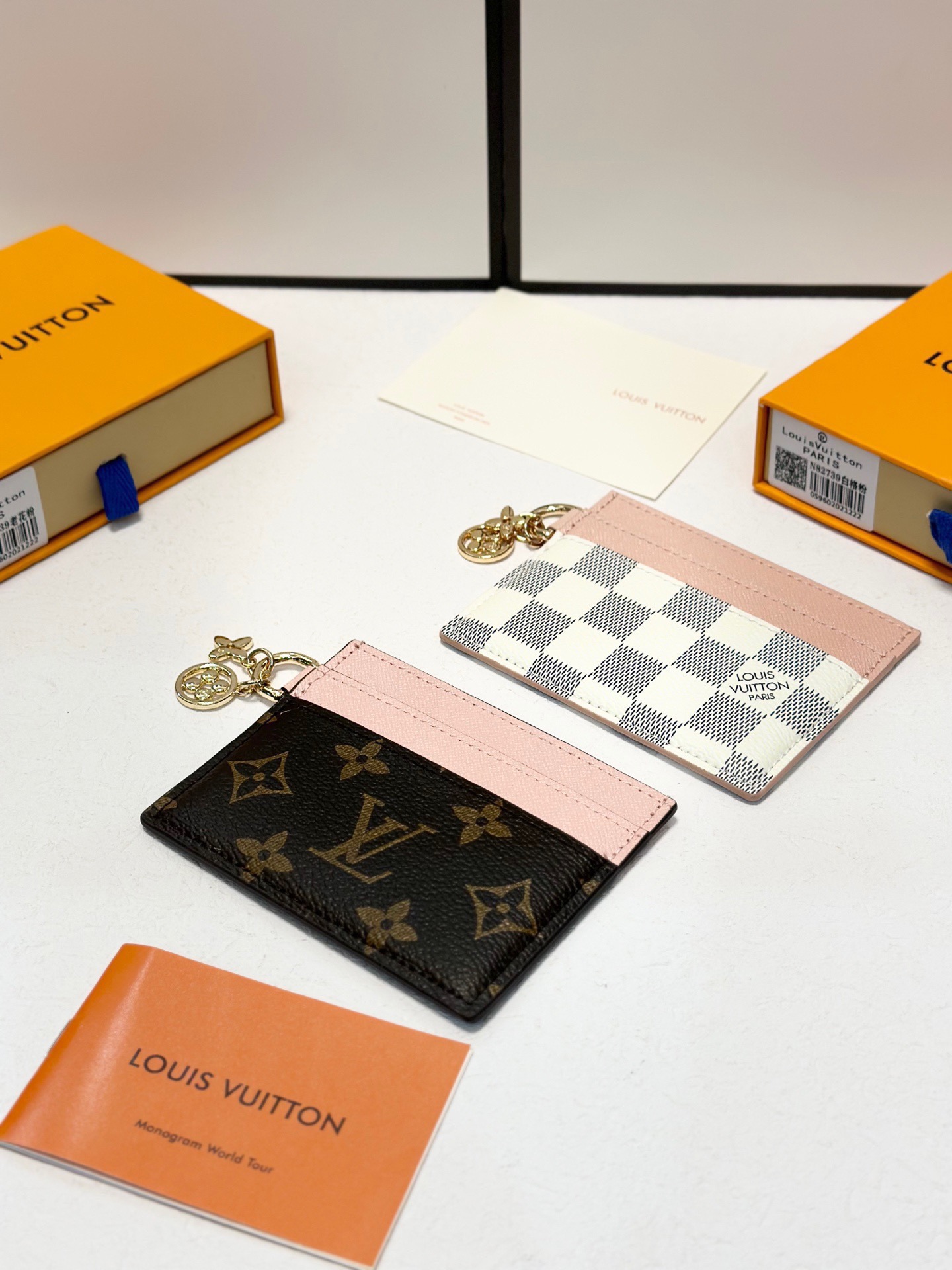 P70🎀🎀颜色 老花 老花粉 老花黑 白格🎀尺寸 10x5🎀纯皮卡包 超级自留。两用卡包钱包👛卡位钞票位 特别实用