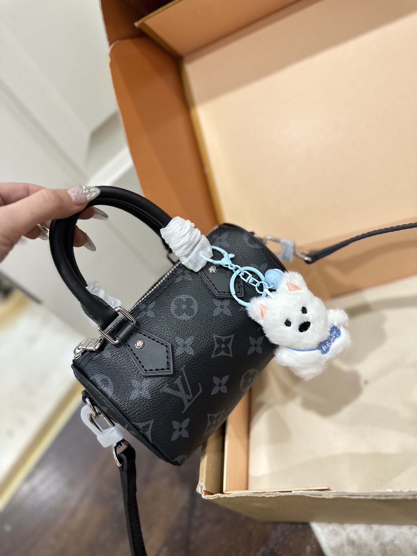 变码芯片p130 送挂件 官网双盒包装 size：16*10cm L家 永远经典Speedy Nano 将欢愉注入每个设计细节！ LBuy限量呈献 全新圣诞 设计的 Vivienne Winter Holiday