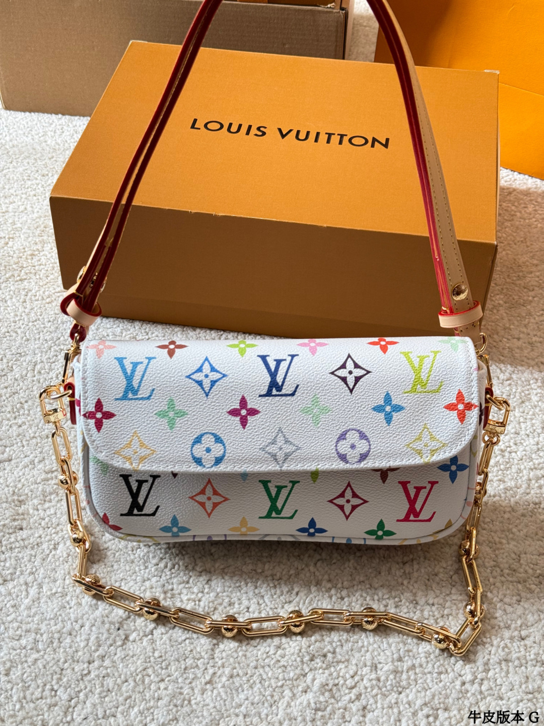 牛皮版本 p200 2025新款 LV/路易威登 WALLET ON CHAIN IVY腋下包 ～～LV ivy链条包 也是这两年的大爆款 两根肩带 包里面有做分层就很实用 尺寸22 13cm