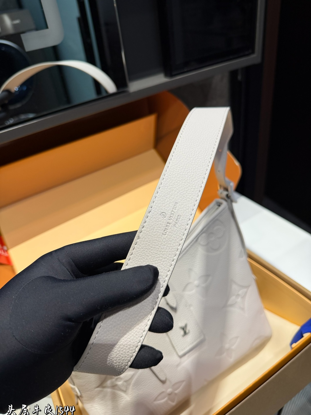 ❤️p305（礼盒包装）❤️ L家 大象灰/carryall配置有子母袋和宽肩带|新色沙丘色！高级⚠️细节细节&hellip;.完美✔️搜索🔍Lv carry 购物袋size: 29*22cm（小）