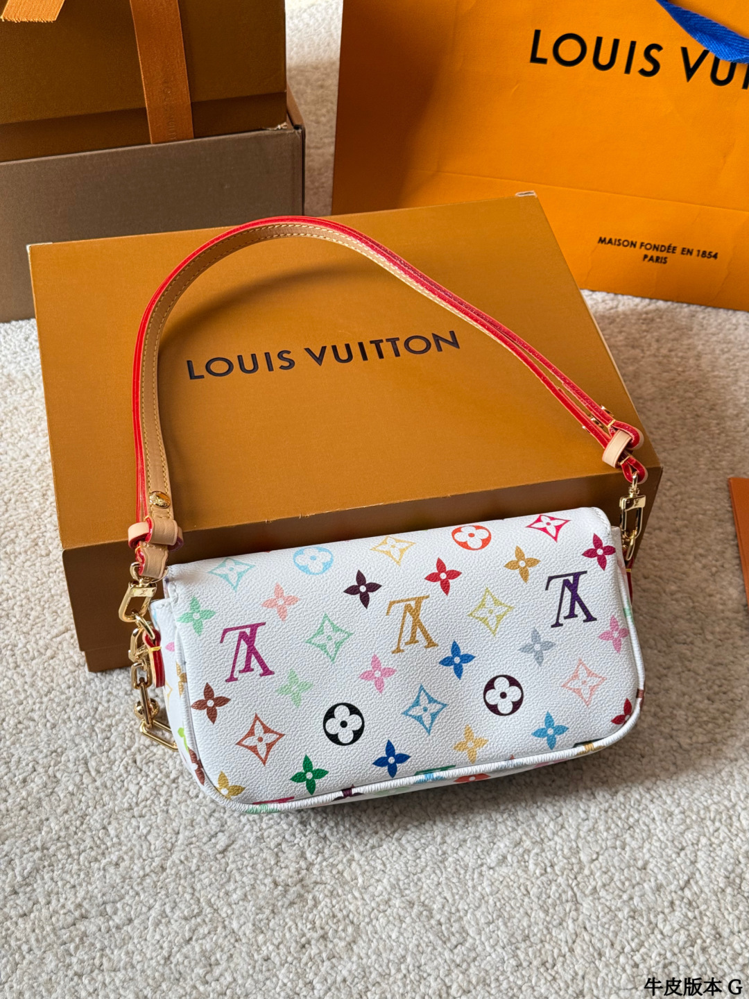 牛皮版本 p200 2025新款 LV/路易威登 WALLET ON CHAIN IVY腋下包 ～～LV ivy链条包 也是这两年的大爆款 两根肩带 包里面有做分层就很实用 尺寸22 13cm