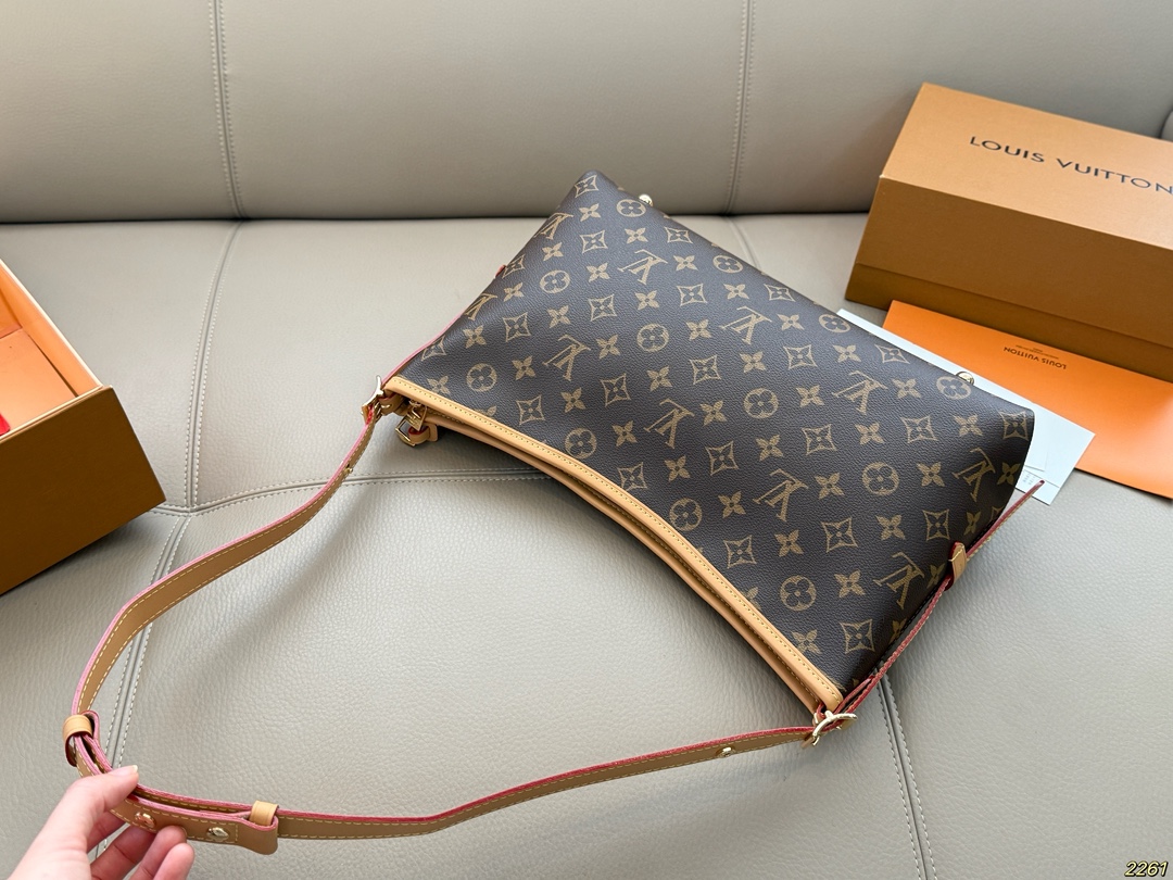 &yen;175折叠盒 lv横版carryall好像也挺可爱 Carryall算得上是L家的当家花旦之一了， &ldquo;简洁实用