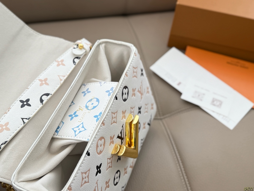 &yen;145折叠盒 原版五金带logo LVTwist新款包包 复古优雅 永远的经典 正式休闲皆可 日常通勤无压力 尺寸：23 16