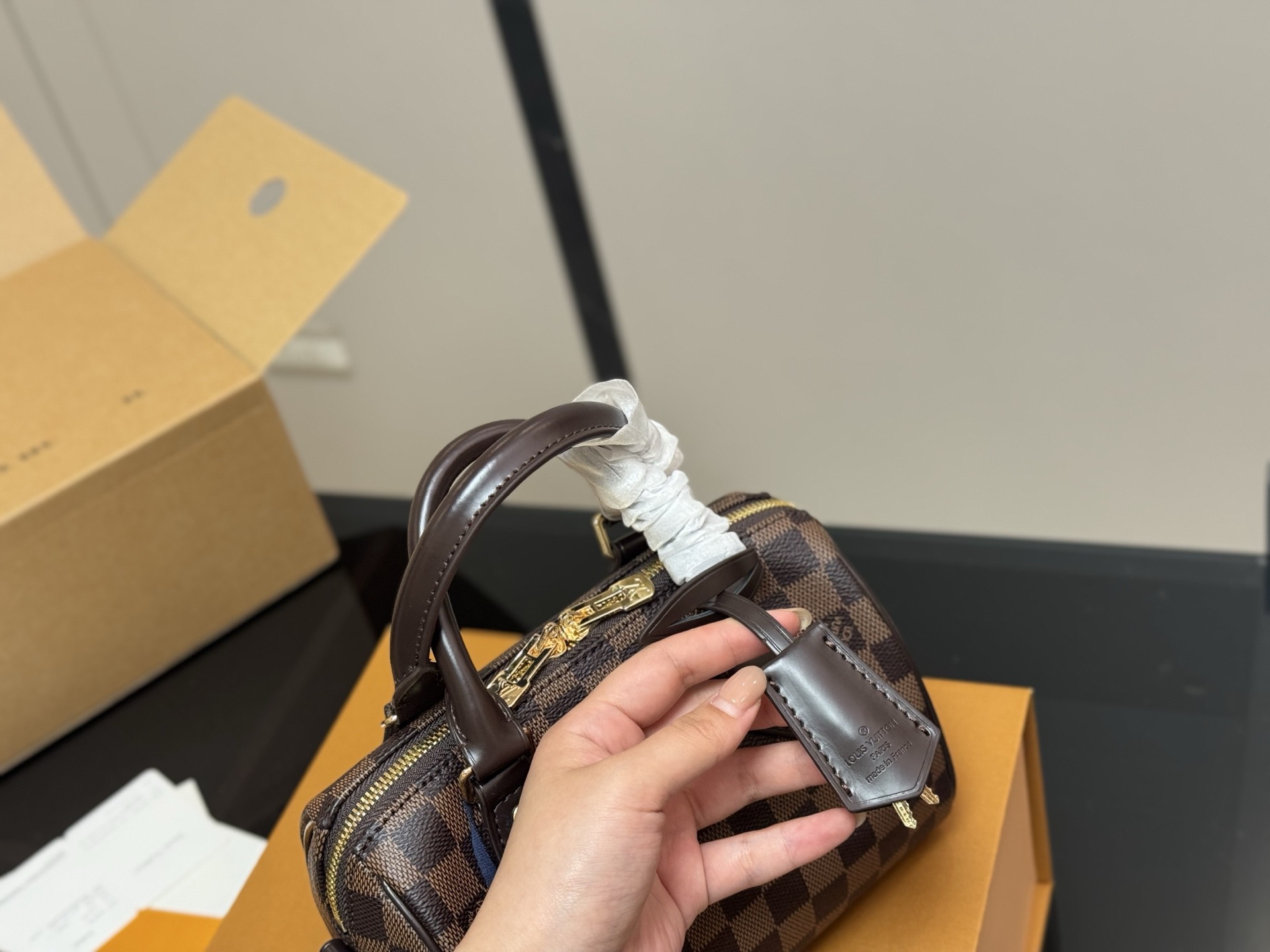 &yen;195 配折叠盒飞机盒 size：21.15cm LV SPEEDY20 新款枕头包 搜索🔍 Lv 枕头包