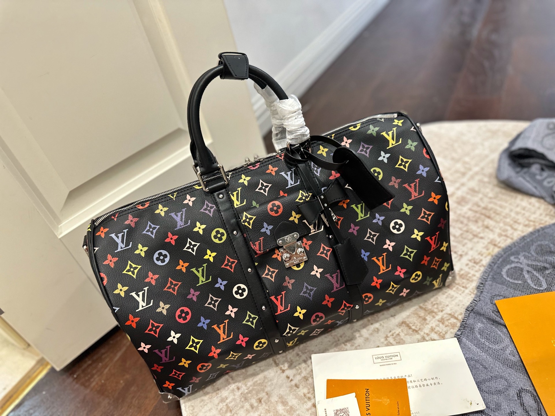 p220 尺寸 45cm 超酷中LV Keepall老花旅行袋 LVKeepall 出差旅行最常用的一只包 这是超酷的一只包 可以做健身包，也可做旅行袋 容量超级感人非常的实用! 出差三四天背这只包，衣服和洗漱用品完全足够!最主要是凹造型最棒了~ 马上爱豆出街的赶脚 路易威登Louis Vuitton 9VintageMusevie 中古店Iv keepall 老花手提包包
