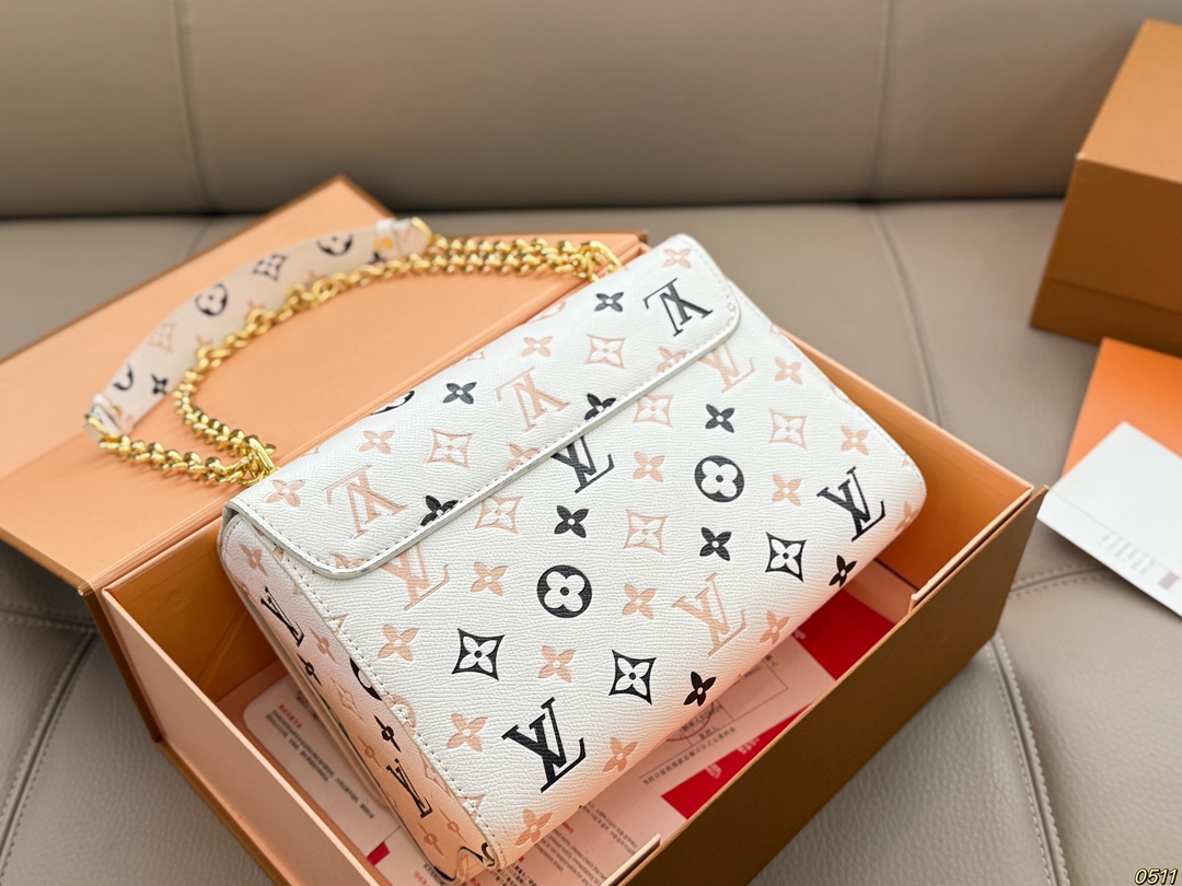 &yen;145折叠盒 原版五金带logo LVTwist新款包包 复古优雅 永远的经典 正式休闲皆可 日常通勤无压力 尺寸：23 16