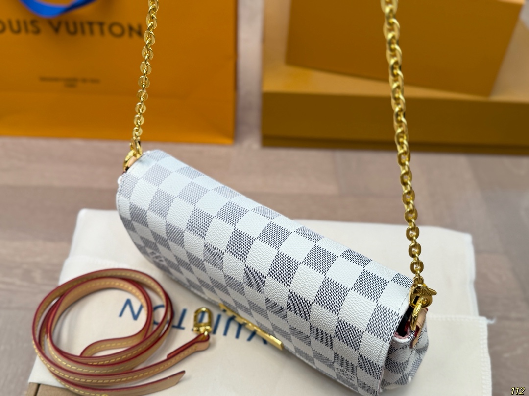 原版复刻&yen;140飞机盒 LV小号晚宴包 变频芯片 路易威登lv腋下包 搭配2条肩带可斜挎🛍 全新搭配 高端品质 原版面料 超级大牌的一款 上身特别洋气 喜欢的美妞抓紧自留啦 尺寸：小号21 11