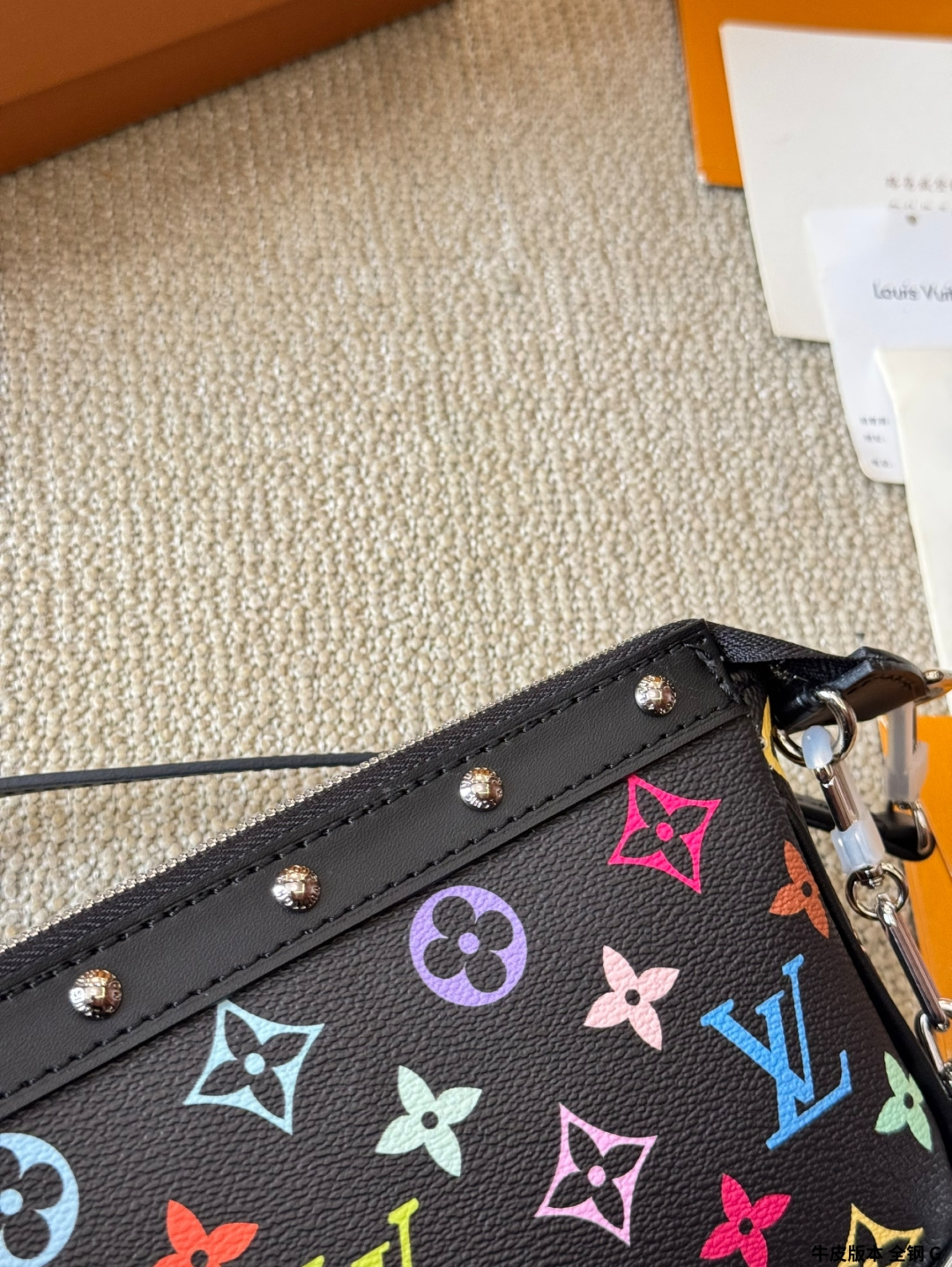 牛皮版本 全钢 p200 LV村上隆联名款麻将包 2025早春走秀款 枕头包 LV/路易威登 新款经典枕头包单肩斜挎女包 尺寸20 13cm 折叠盒包装