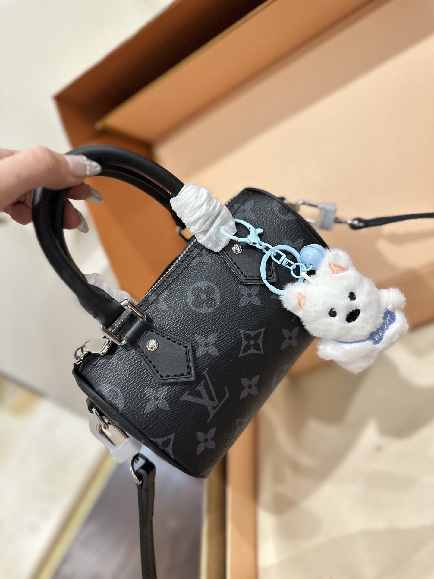 变码芯片p130 送挂件 官网双盒包装 size：16*10cm L家 永远经典Speedy Nano 将欢愉注入每个设计细节！ LBuy限量呈献 全新圣诞 设计的 Vivienne Winter Holiday