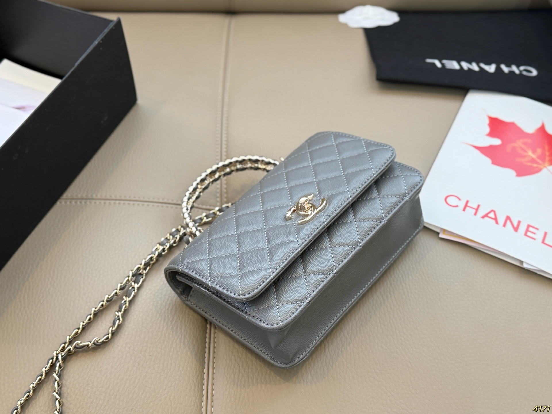 &yen;135 香奈儿Chanelwoc 限量版手柄发财包 好看不止是一点，具备优雅的高级气质 第一眼看到就深深爱上。 颜值不必说 直接闭眼入不会错 尺寸19 12