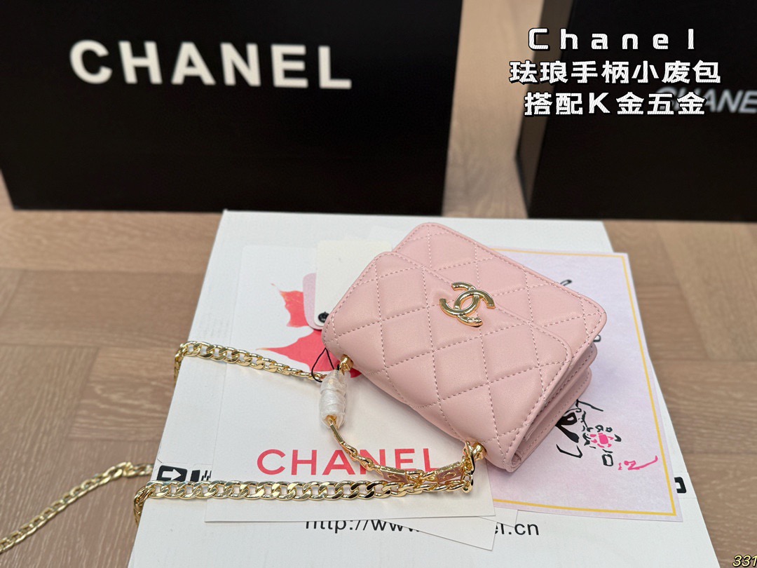 💰140 配盒 size：13*10cm 小香家 22s珐琅手柄小废包/零钱包/口红包 搭配K金五金 简直无法抗拒 coco珐琅镂空手柄能不爱吗