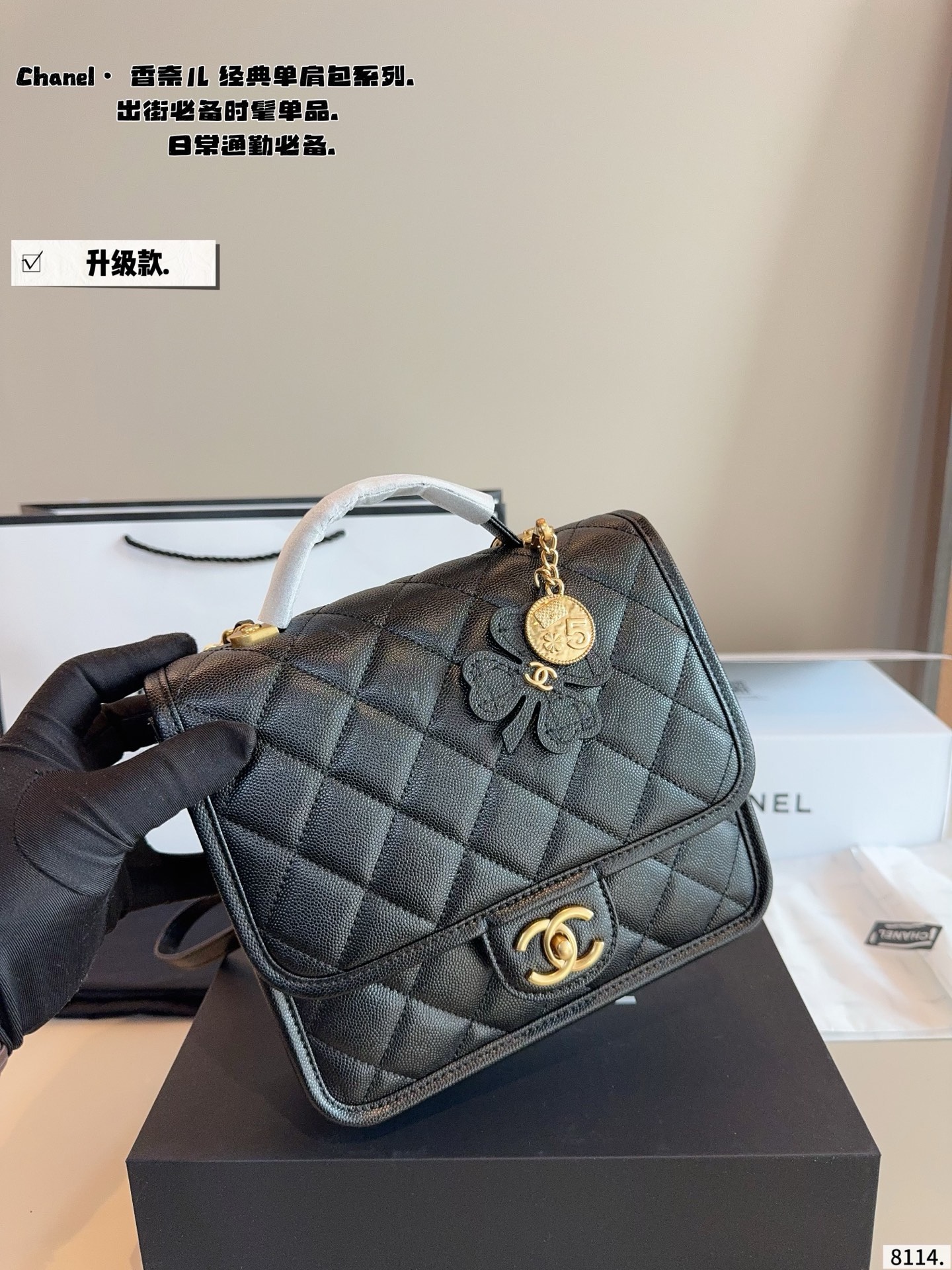 p205配礼盒🎁. 香奈儿CHANEL 新品四叶草双肩包 简直无法拒绝 超显气质 高级感十足 集美必入款 尺寸：22*6*20cm