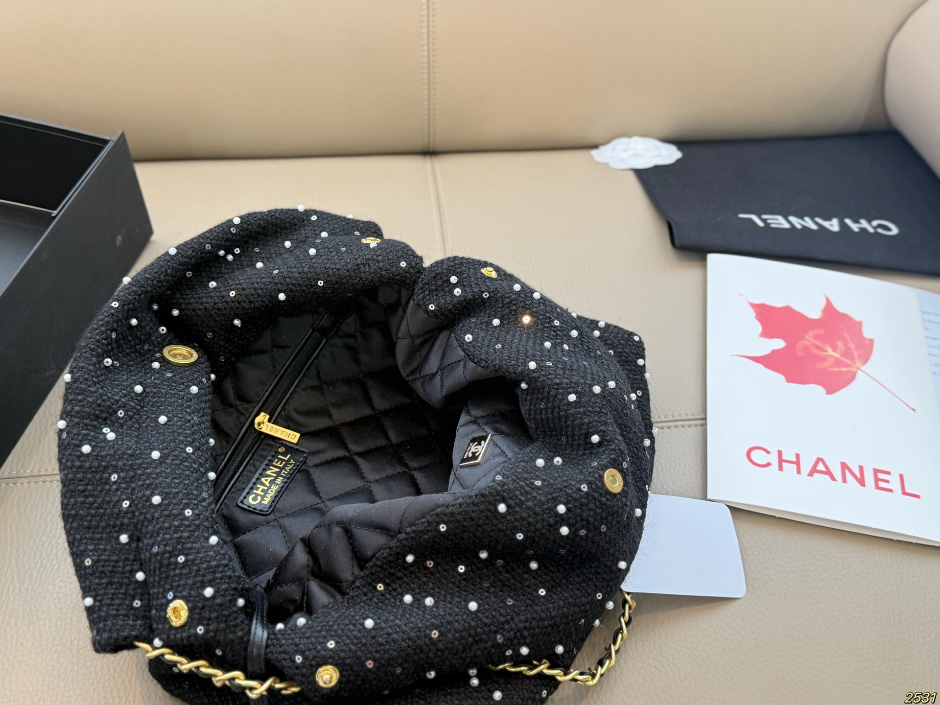 &yen;170折叠盒 香奈儿金币包购物袋 Chanel22bag垃圾袋真的太美啦 高级的情冷感扑面而来 超级酷 可盐可甜 给你淡淡的清新 日常出街首选 尺寸：29 29