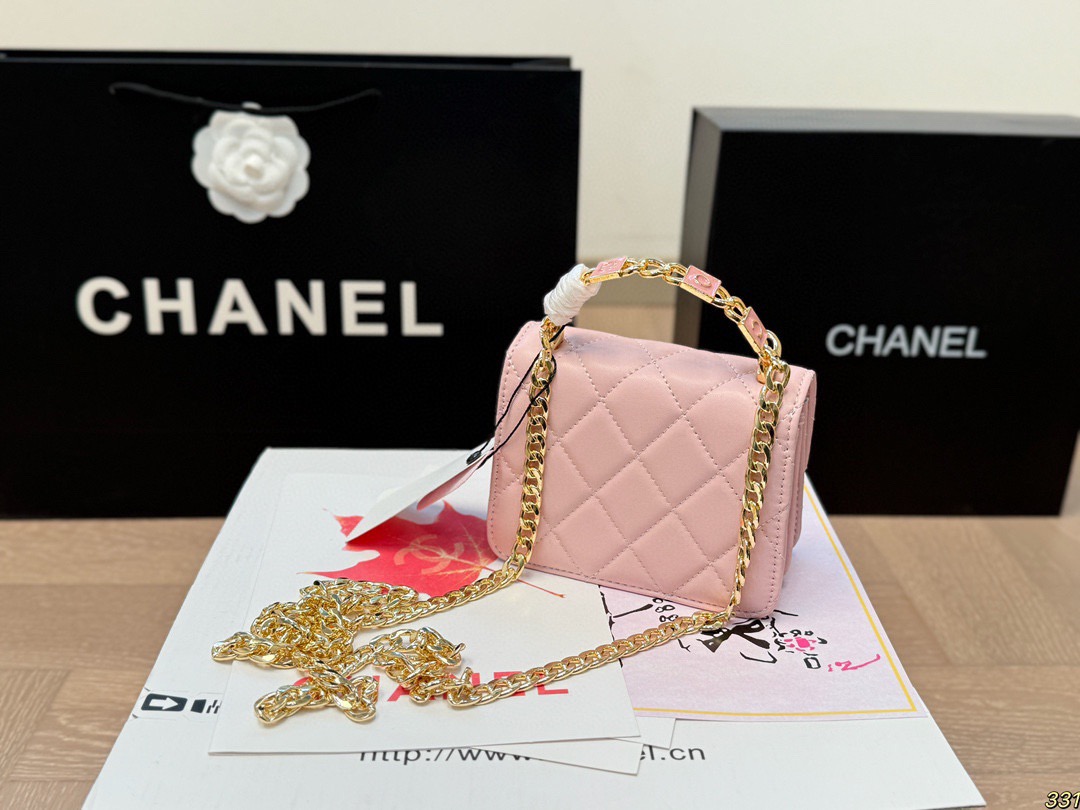 💰140 配盒 size：13*10cm 小香家 22s珐琅手柄小废包/零钱包/口红包 搭配K金五金 简直无法抗拒 coco珐琅镂空手柄能不爱吗