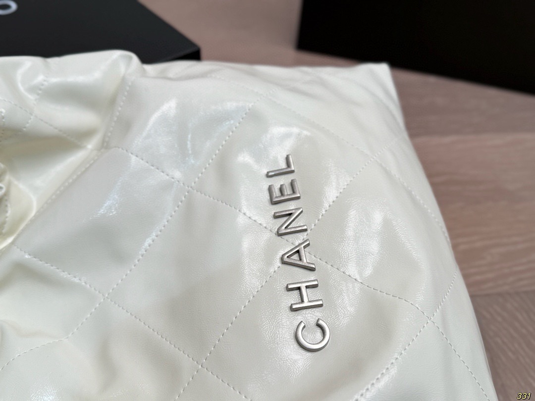 &yen;180全套飞机盒包装 油蜡皮香奈儿金币包购物袋 Chanel22bag垃圾袋真的太美啦 高级的情冷感扑面而来 超级酷 可盐可甜 给你淡淡的清新 日常出街首选 尺寸：39 42