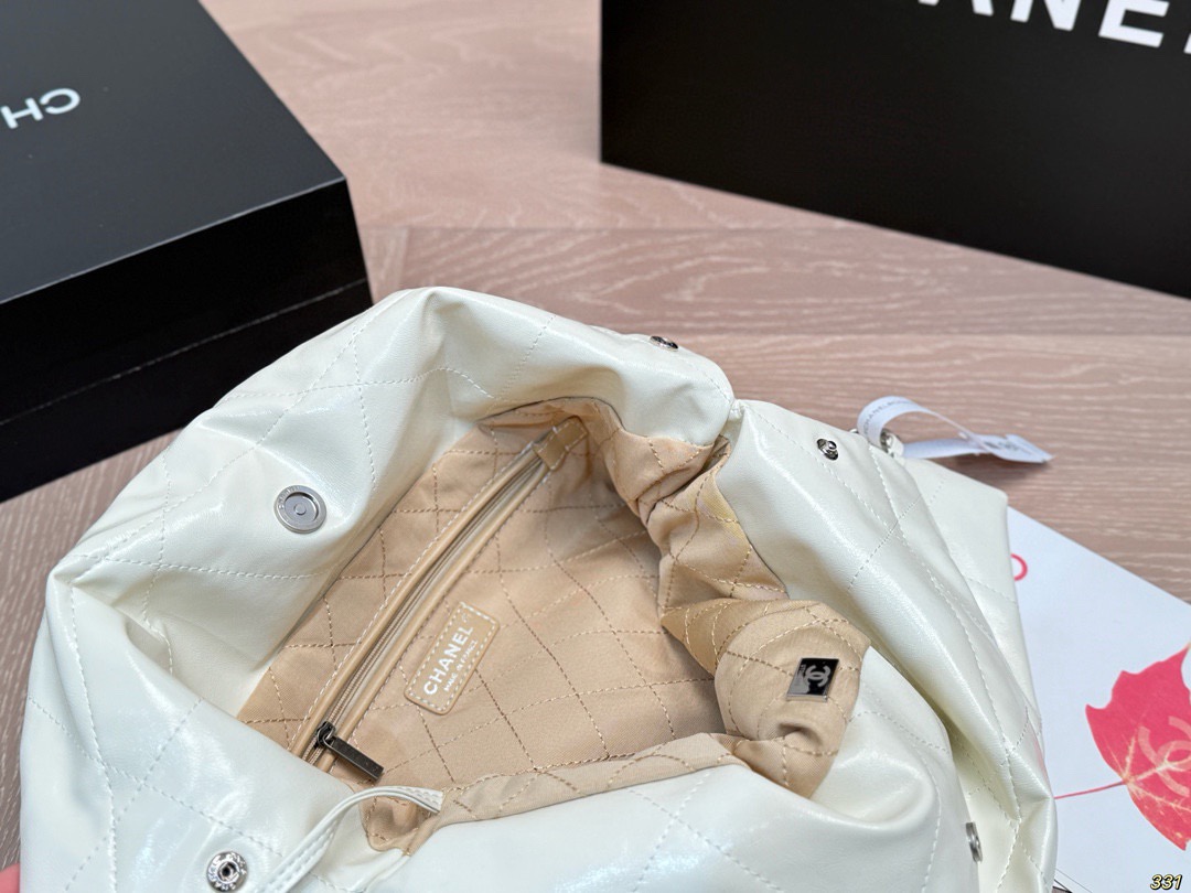 &yen;180全套飞机盒包装 油蜡皮香奈儿金币包购物袋 Chanel22bag垃圾袋真的太美啦 高级的情冷感扑面而来 超级酷 可盐可甜 给你淡淡的清新 日常出街首选 尺寸：39 42