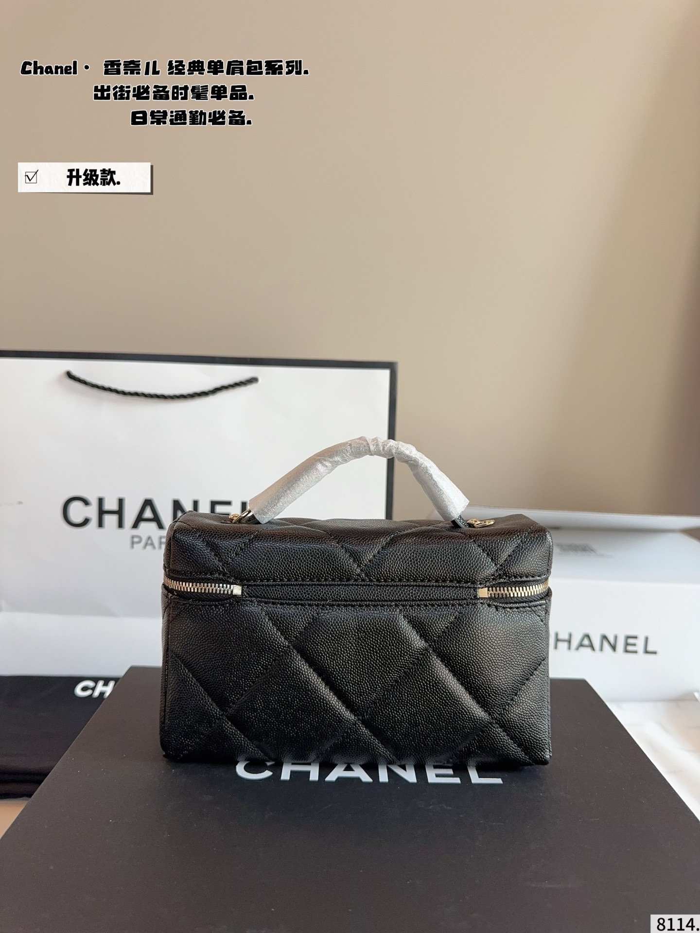p190配礼盒🎁. Chanel&middot;香奈儿新款化妆包.. 百搭经典 精致的一只 真的超级无敌巨可爱 仙气满满 小姐姐日常必入款尺寸：19*5*12cm