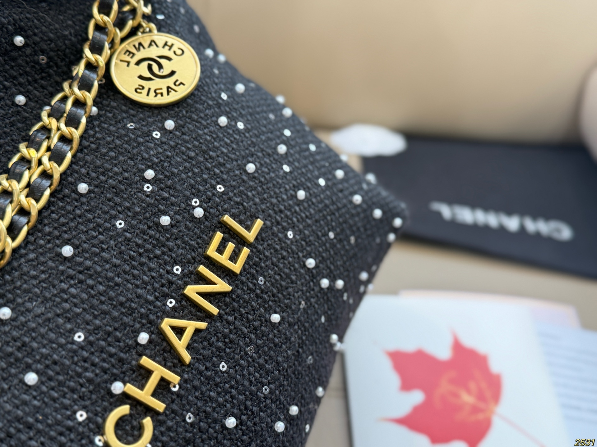 &yen;170折叠盒 香奈儿金币包购物袋 Chanel22bag垃圾袋真的太美啦 高级的情冷感扑面而来 超级酷 可盐可甜 给你淡淡的清新 日常出街首选 尺寸：29 29