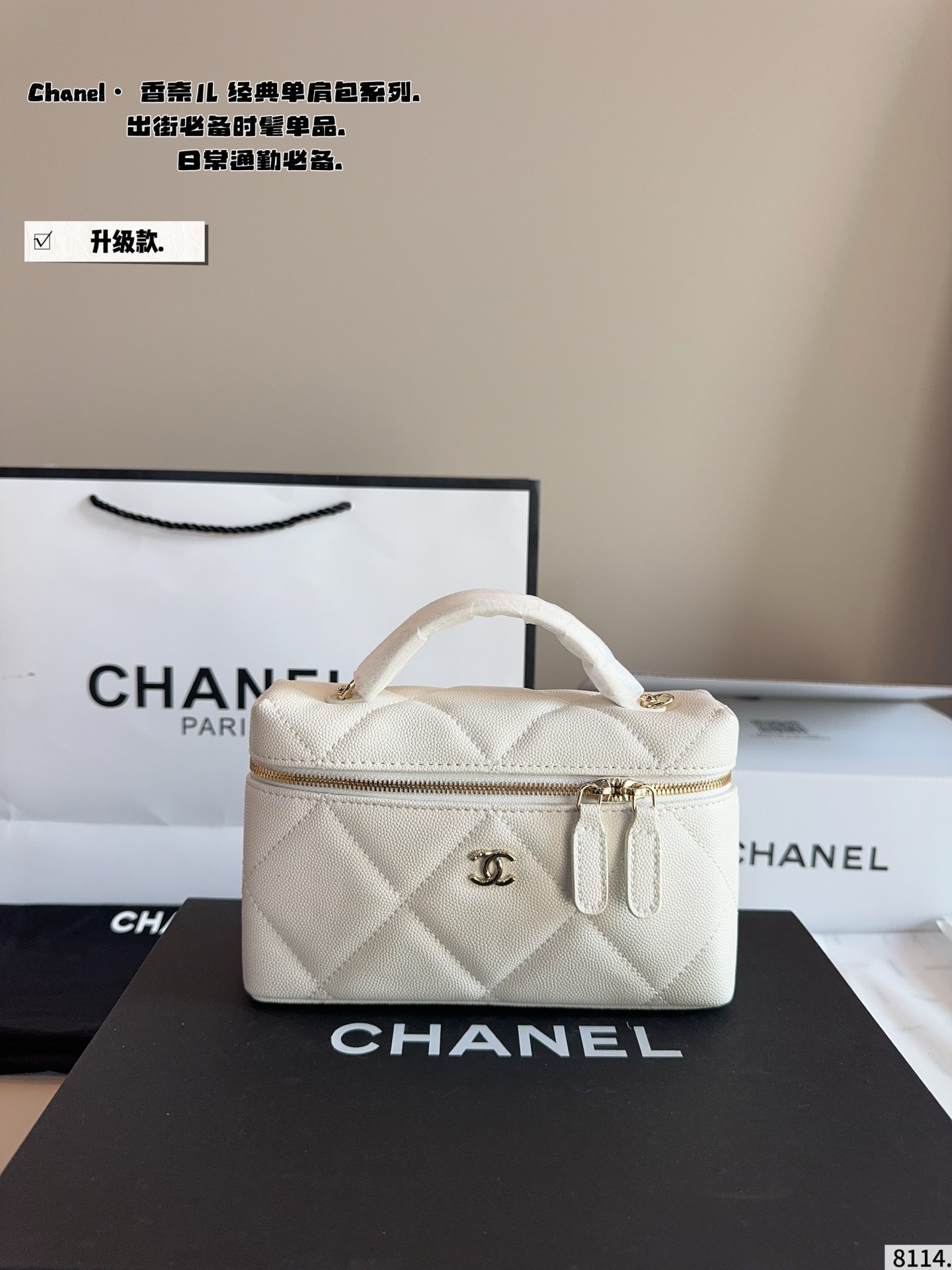 p190配礼盒🎁. Chanel&middot;香奈儿新款化妆包.. 百搭经典 精致的一只 真的超级无敌巨可爱 仙气满满 小姐姐日常必入款尺寸：19*5*12cm