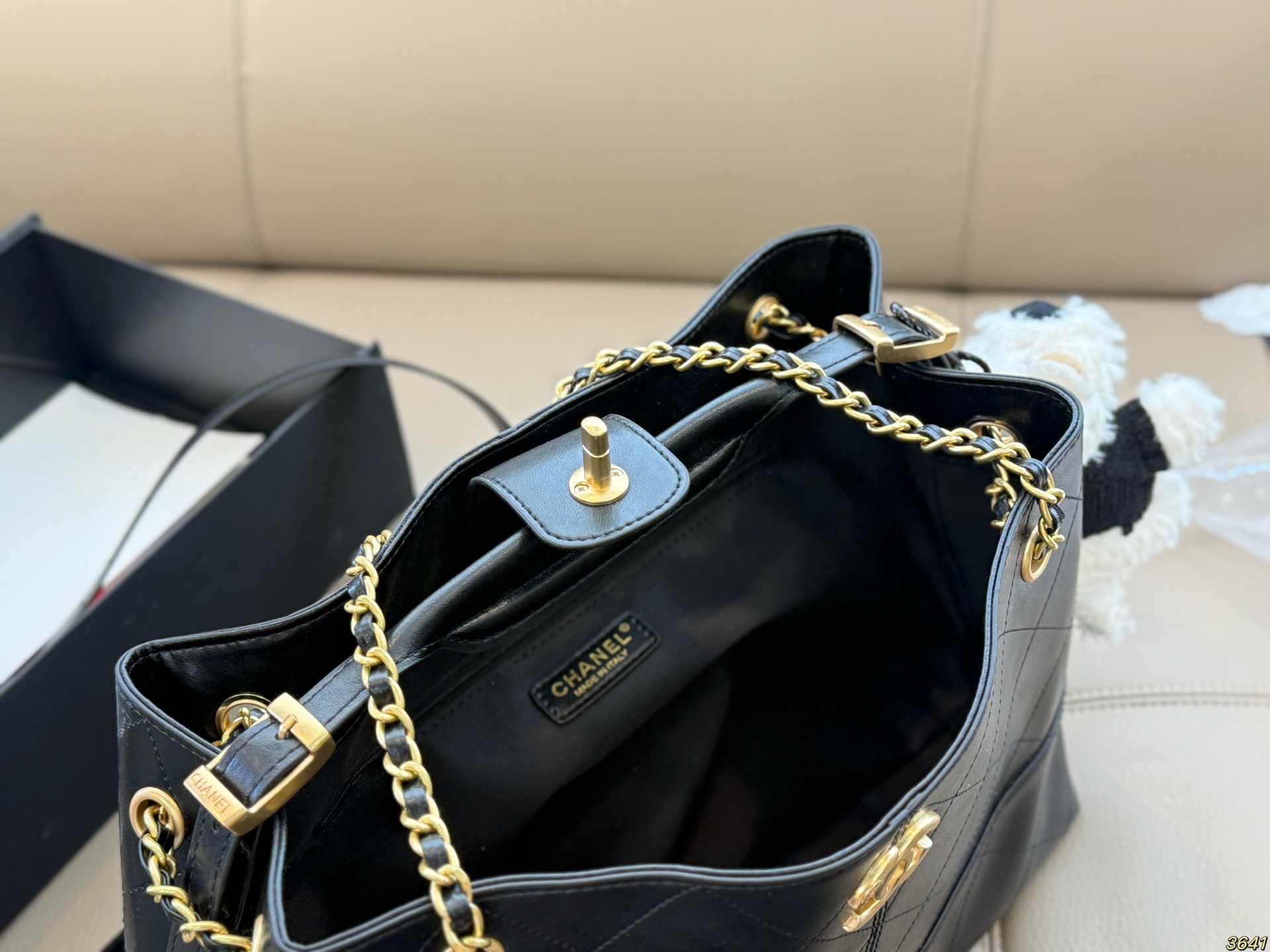 &yen;220/&yen;210 飞机盒配长肩带配挂件 香奈儿CHANEL 新款菱格包手提包 无与伦比的高级质感 美貌与实力并存 尺寸34 25/28 20