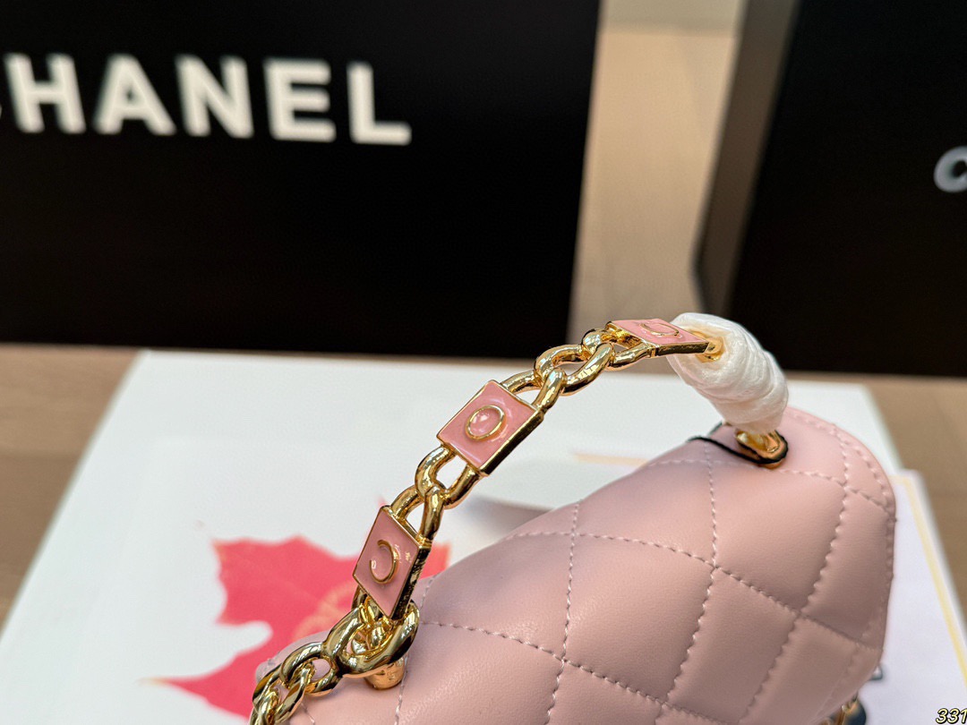 💰140 配盒 size：13*10cm 小香家 22s珐琅手柄小废包/零钱包/口红包 搭配K金五金 简直无法抗拒 coco珐琅镂空手柄能不爱吗