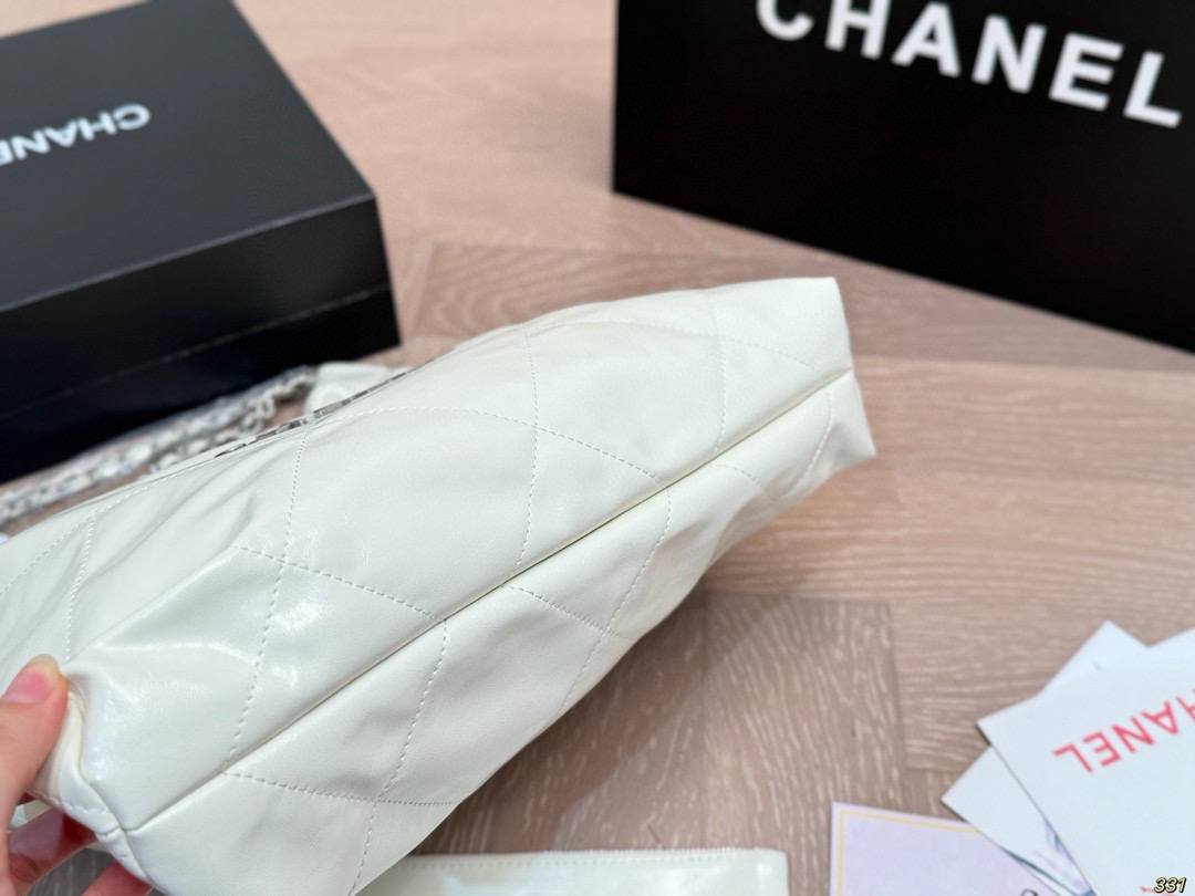 &yen;180全套飞机盒包装 油蜡皮香奈儿金币包购物袋 Chanel22bag垃圾袋真的太美啦 高级的情冷感扑面而来 超级酷 可盐可甜 给你淡淡的清新 日常出街首选 尺寸：39 42