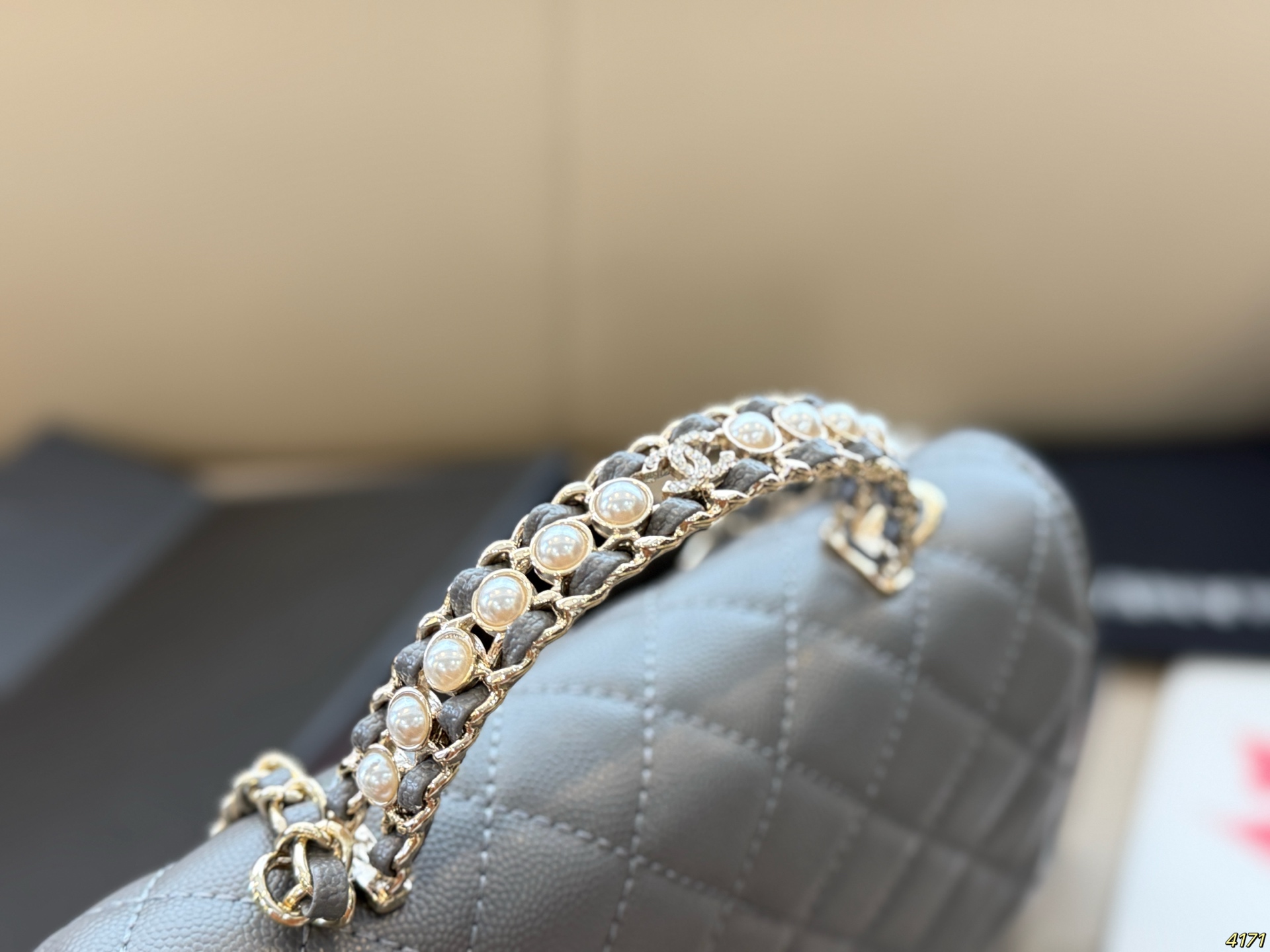 &yen;135 香奈儿Chanelwoc 限量版手柄发财包 好看不止是一点，具备优雅的高级气质 第一眼看到就深深爱上。 颜值不必说 直接闭眼入不会错 尺寸19 12