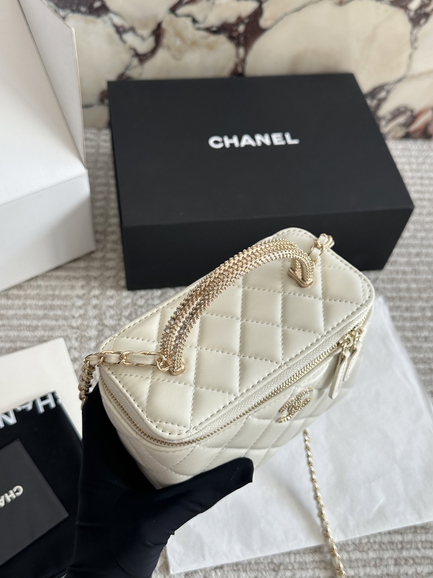 Chanel香奈儿p180 chanel香奈儿亮面金标菱格纹羊皮手柄长盒子包手提单肩斜挎包不含镜子31开 全新附身份卡/防尘袋送礼首选市 折叠盒包装