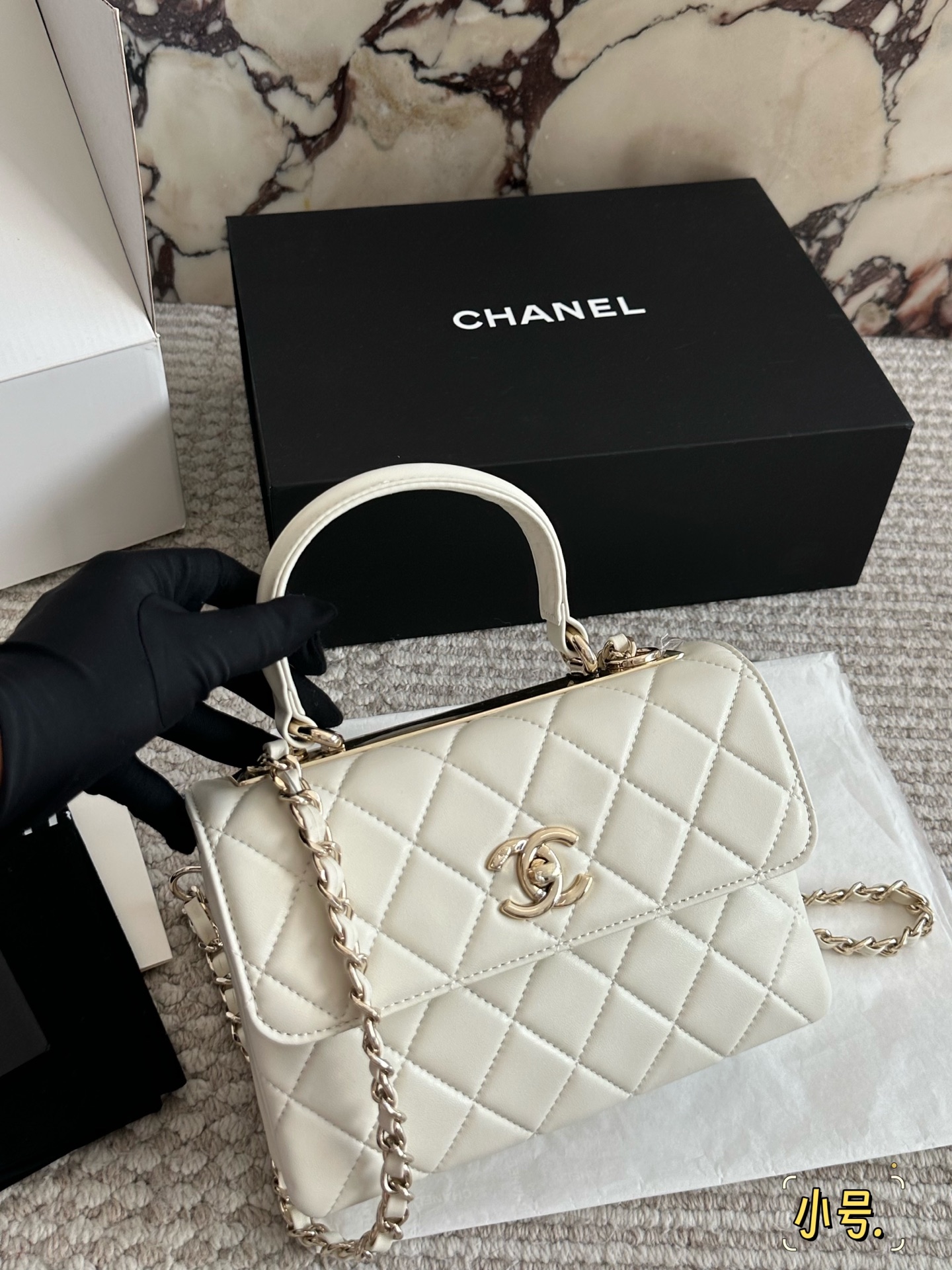 升级版💰190、160配盒 size：20*15cm （小号） 25*18cm (大号） 小香家 trendy cc 风琴包系列！ 上身后超显大气， 容量非常🉑️！ ⚠️经典黑色软糯又舒服！