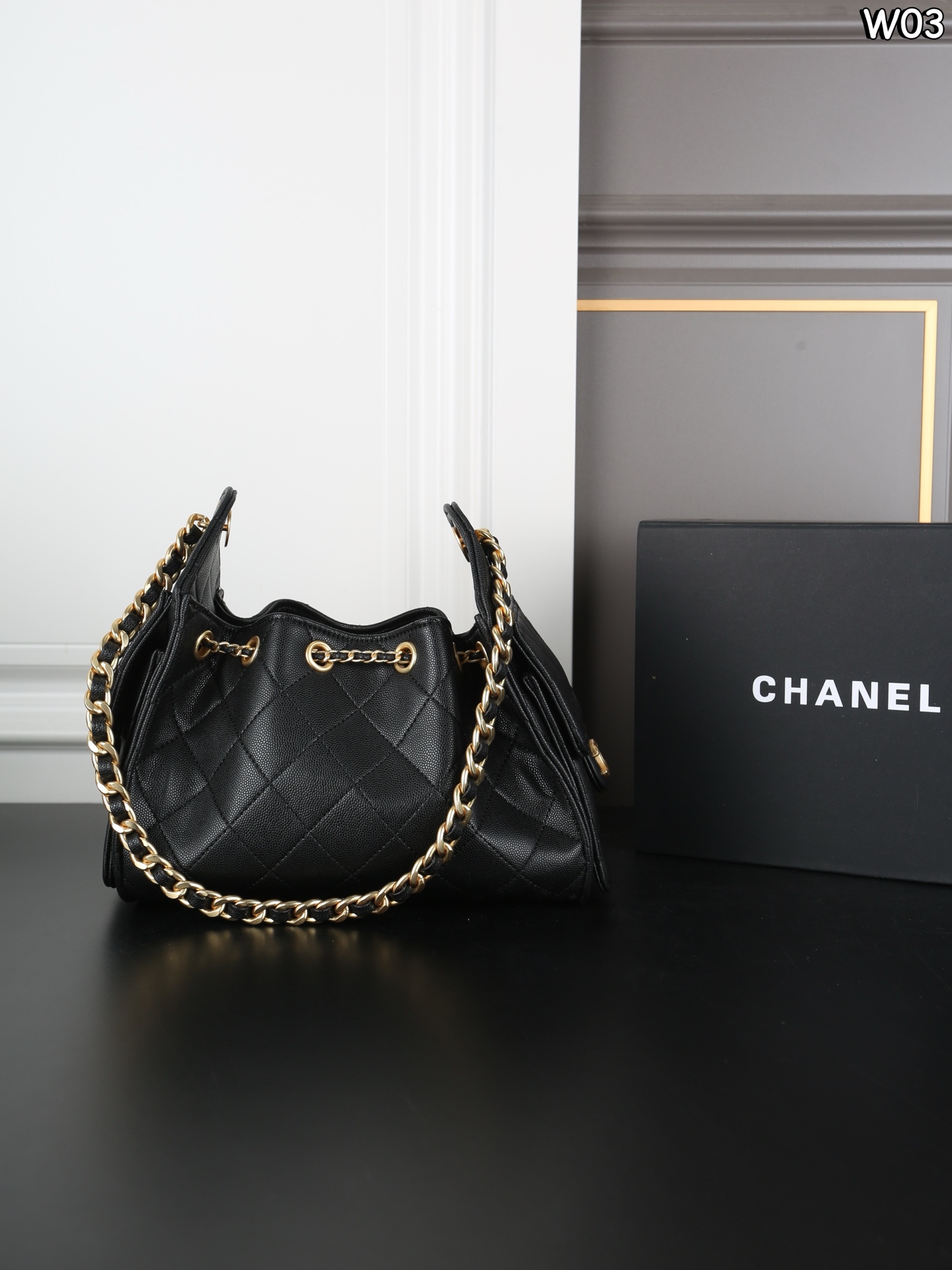 P230 全套礼盒 CHANEL香奈儿 25Bag 25P 鱼子酱 hobo 抽绳水桶包 腋下包链条包单肩包 抽绳水桶包，慵懒感拉满，酷girl必备单品，容量大。实物超好看，上身随性高级 尺寸：22.5&times;14