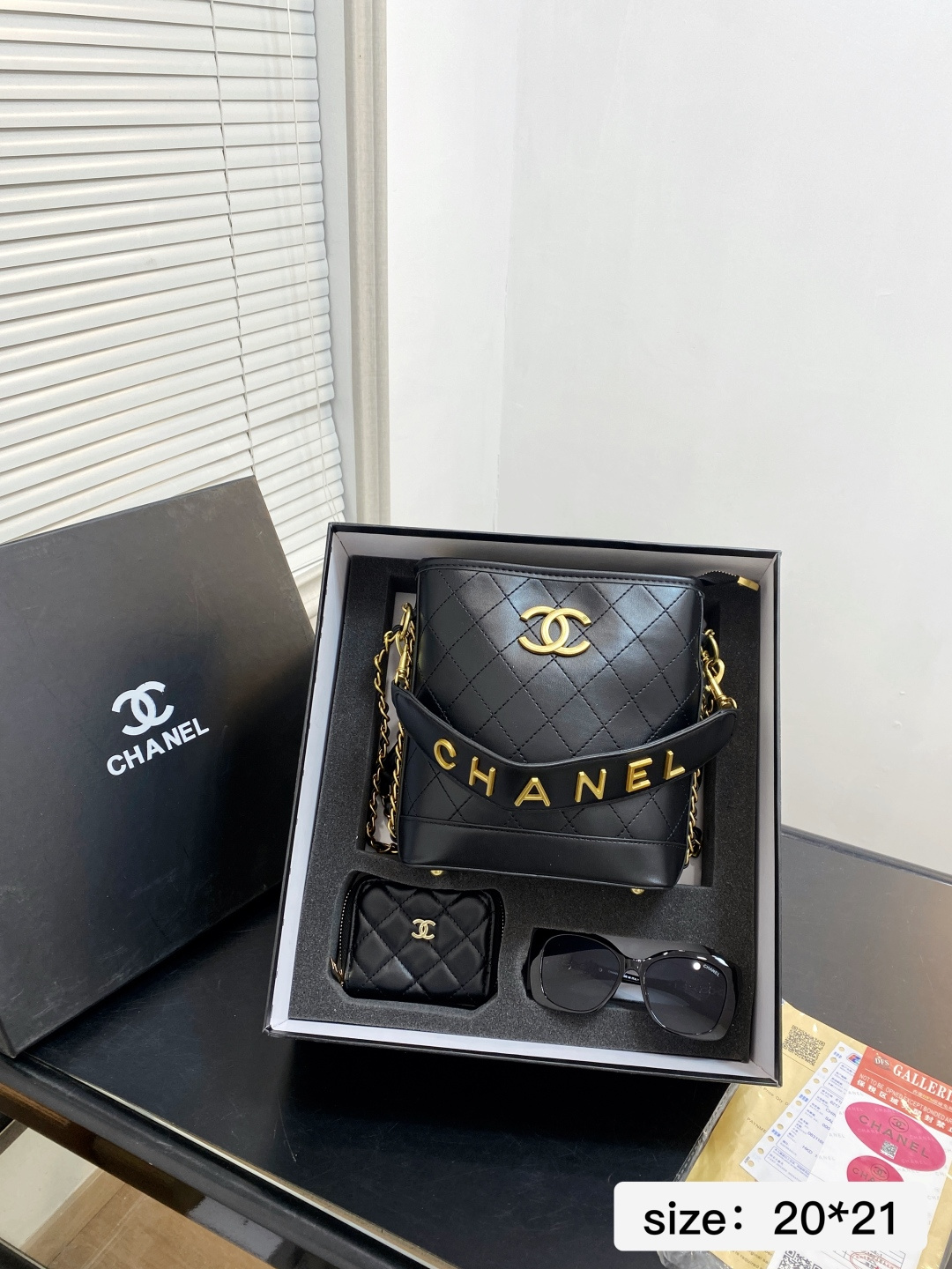 🅿️💰150 配盒子 尺寸20*21 经典香奈儿套盒 香奈儿包➕眼镜➕钱包 M3030