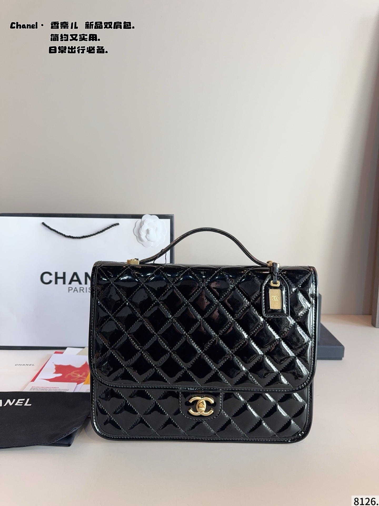 p215配礼盒🎁. 香奈儿CHANEL 新品邮差双肩包 简直无法拒绝 超显气质 高级感十足 集美必入款 尺寸：30*8*25cm