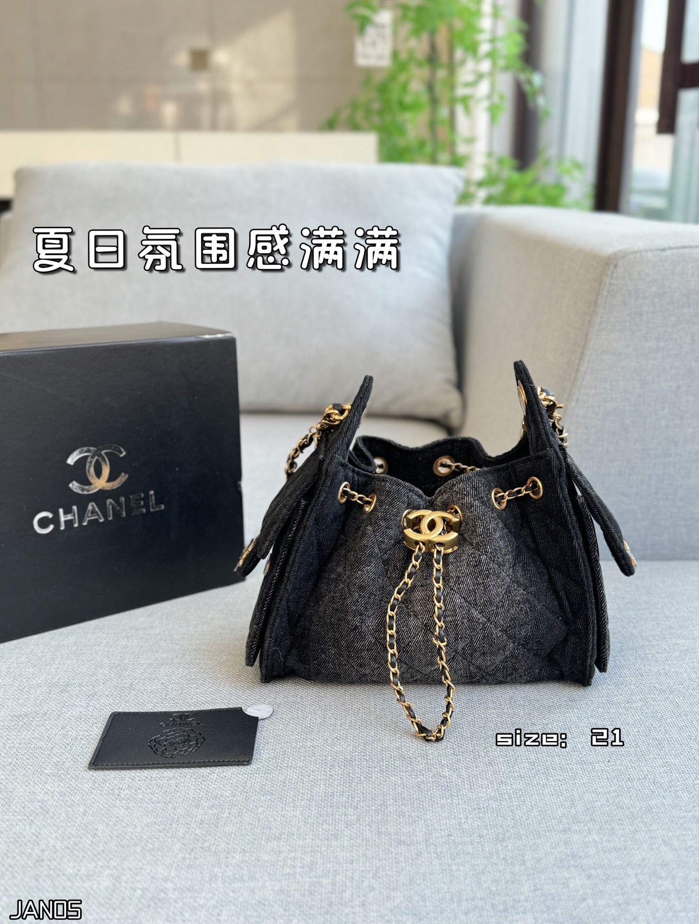 💰215 折叠盒 size：21&times;14 CHANEL香奈儿 25Bag 春夏系列 丹宁牛仔布 Hobo 腋下包链条包单肩包 香奈儿这款牛仔包好好看 一眼爱上 夏日氛围感满满 超好看 甜美夏日感色系25bag 复古又现代~ 属于夏天的颜色~