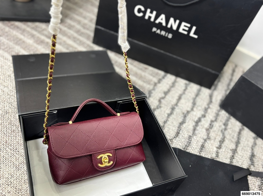 P165配飞机盒折叠盒 香奈儿Chanel 25K｜怎么能抵挡住香奈美的魅力 白色这叫一个经典 复古优雅 满满的高级感 大小适中 容量感人 休闲正装皆可轻松驾驭 尺寸19 13 货号5776